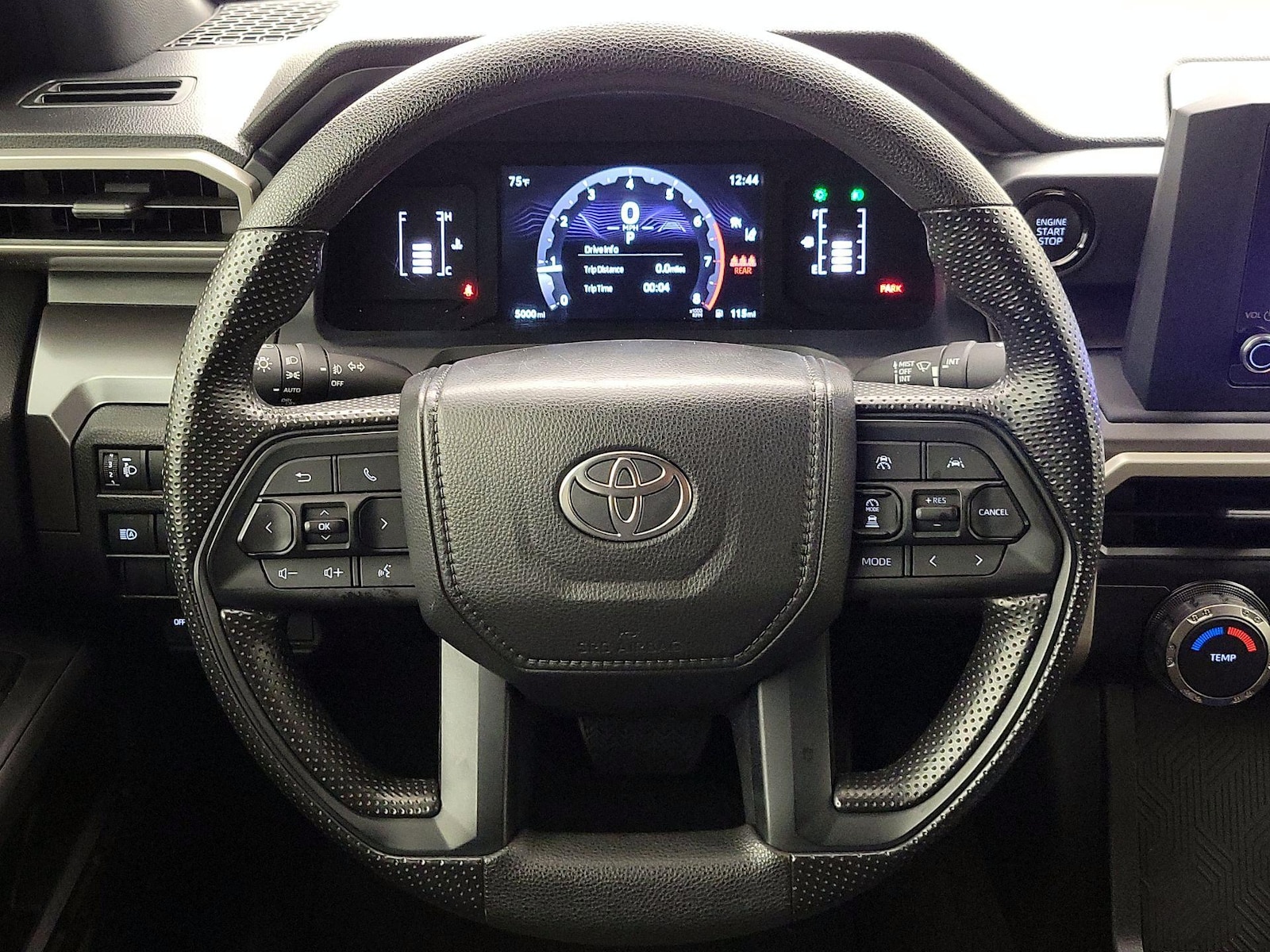2025 Toyota Tacoma SR5 - Photo 11