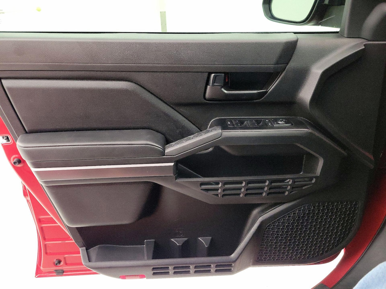 2025 Toyota Tacoma SR5 - Photo 13