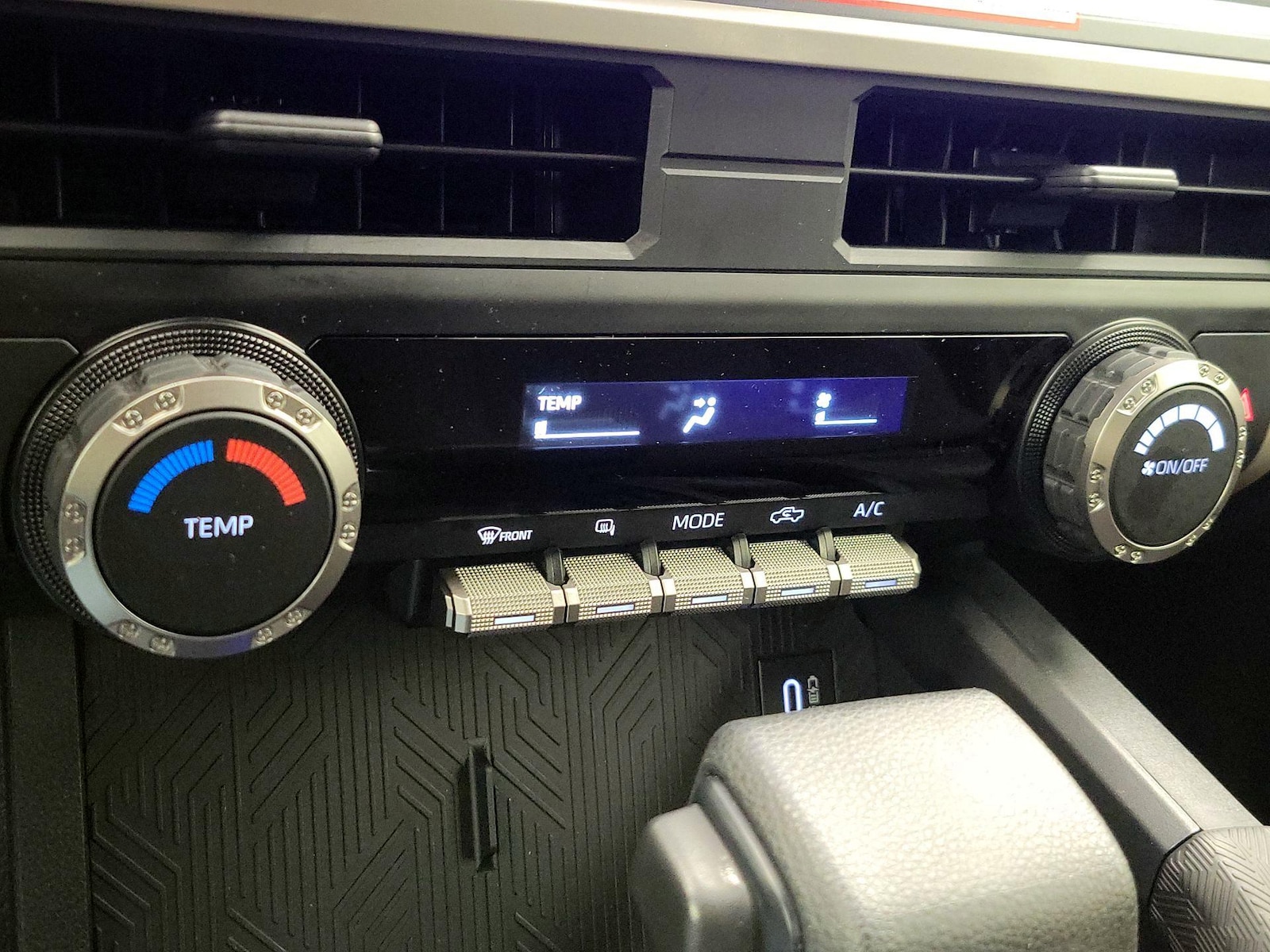 2025 Toyota Tacoma SR5 - Photo 17