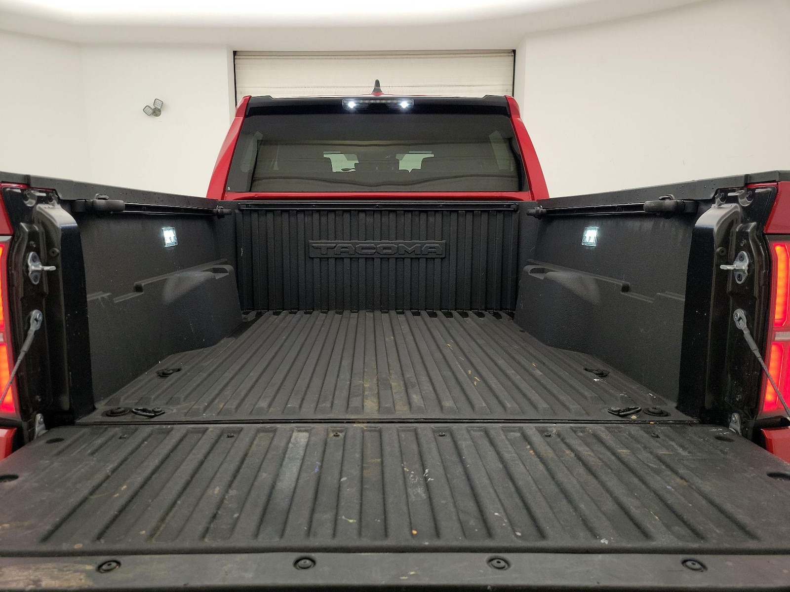 2025 Toyota Tacoma SR5 - Photo 21