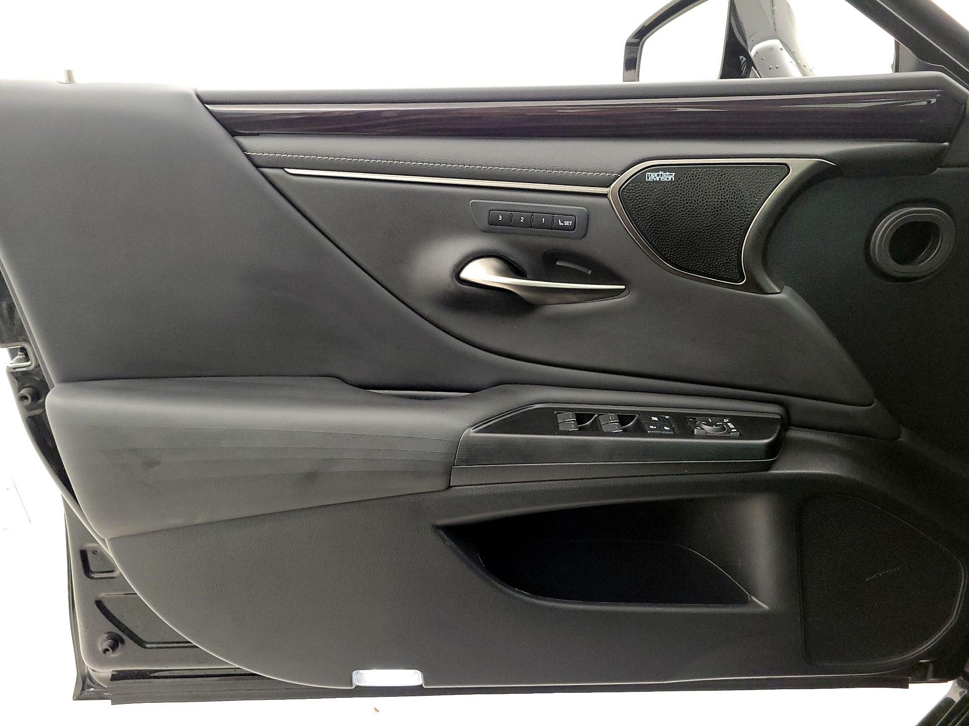 Thumbnail: 2021 Lexus ES - 12