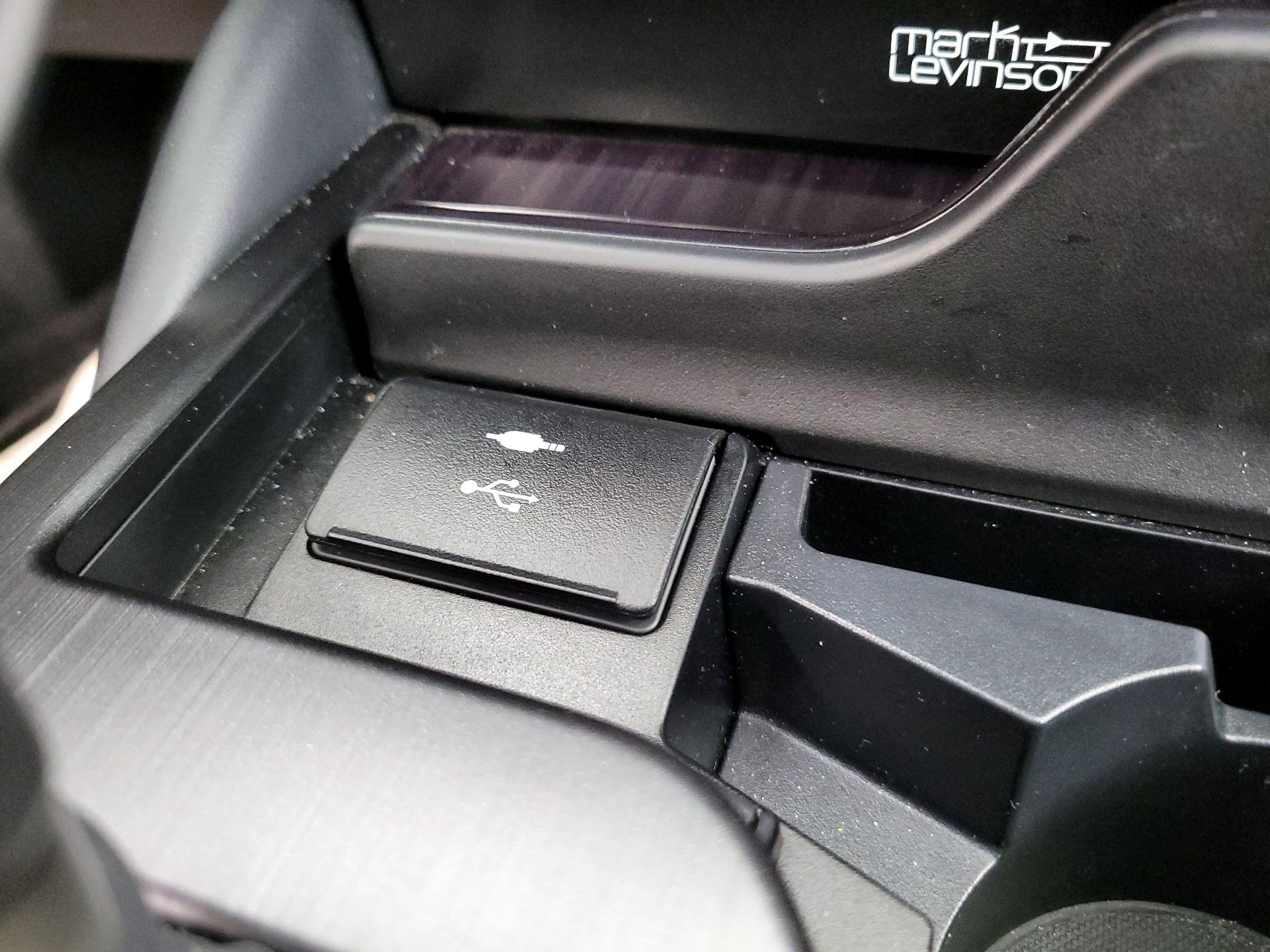 Thumbnail: 2021 Lexus ES - 18