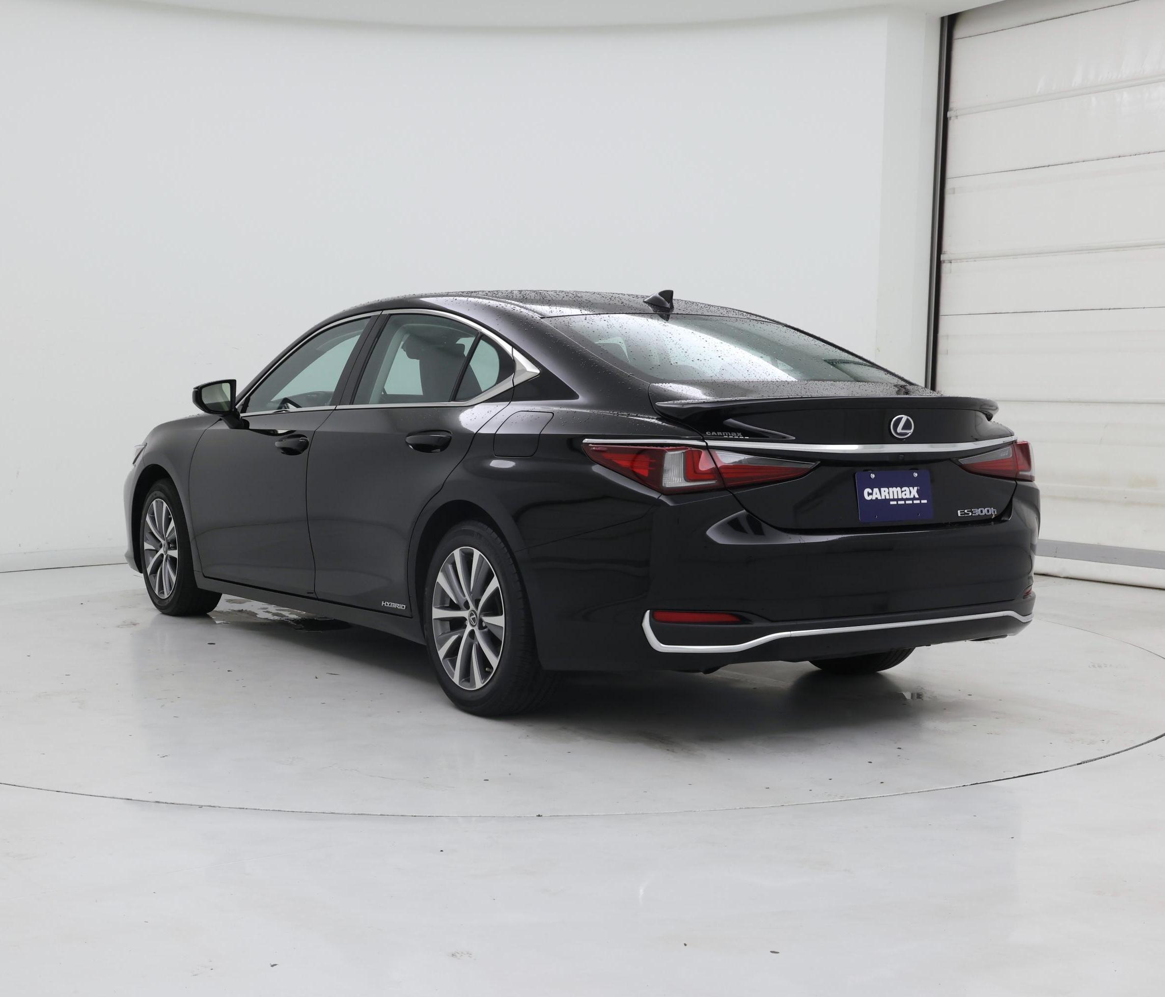 Thumbnail: 2021 Lexus ES - 2