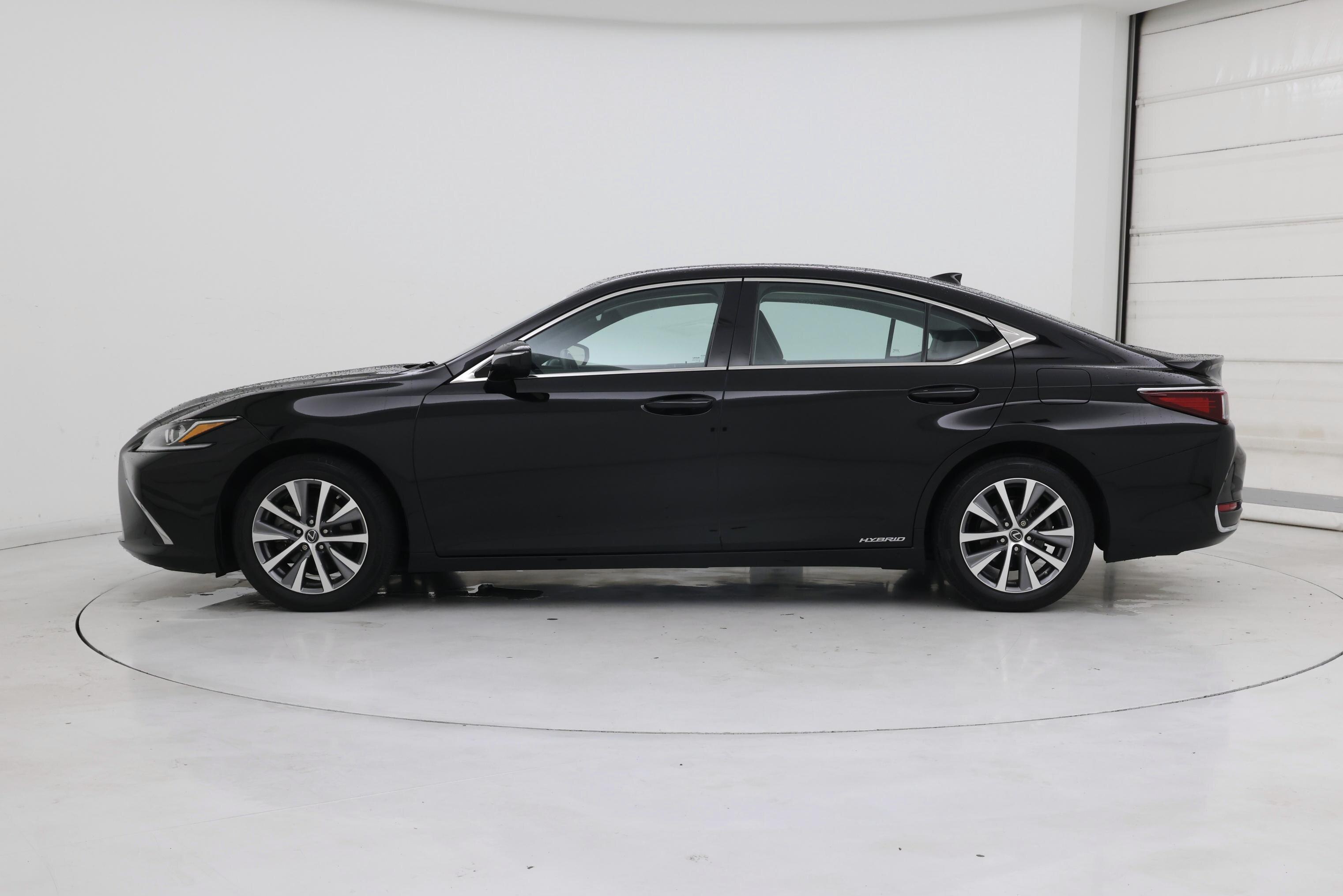 Thumbnail: 2021 Lexus ES - 3