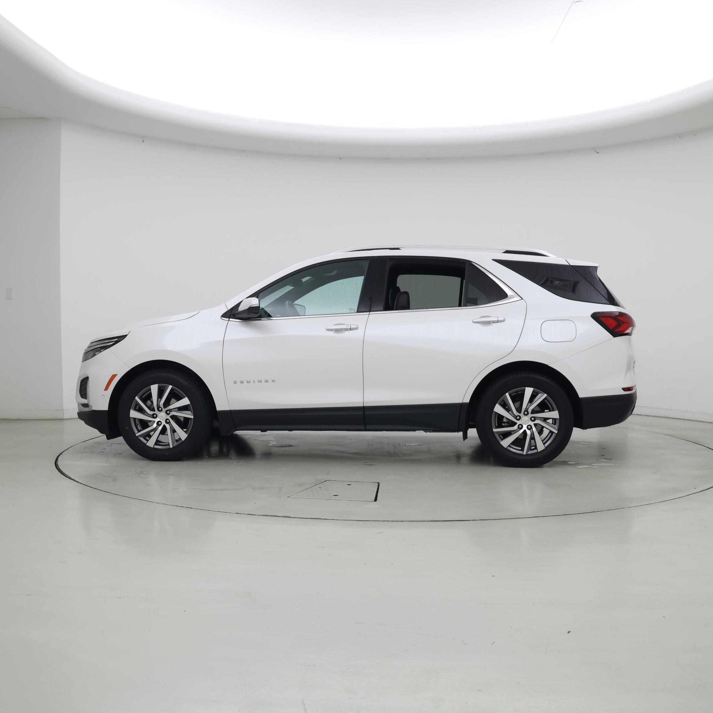 Thumbnail: 2022 Chevrolet Equinox - 3