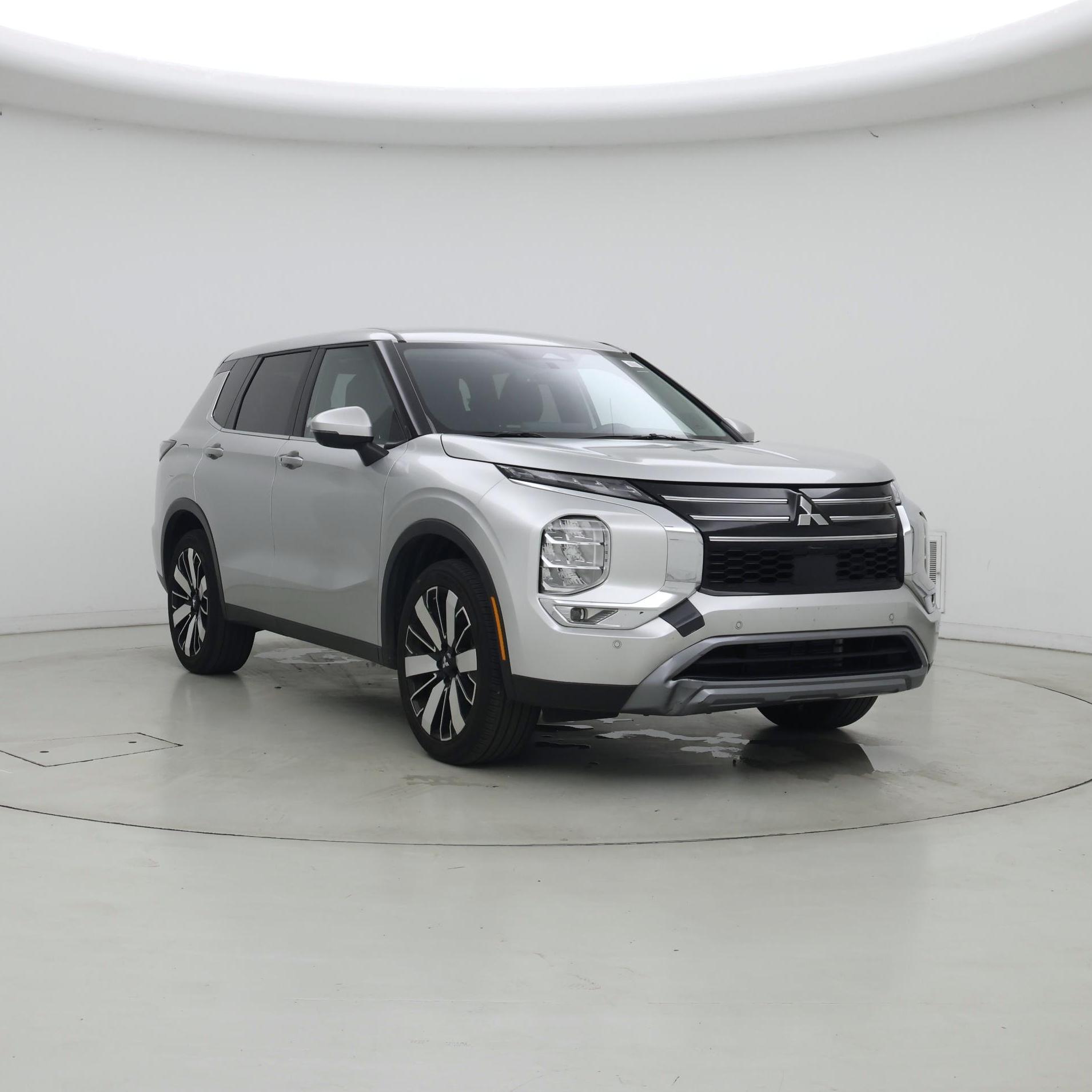 Silver 2025 Mitsubishi Outlander SUV / Crossover Front-Wheel Drive Automatic