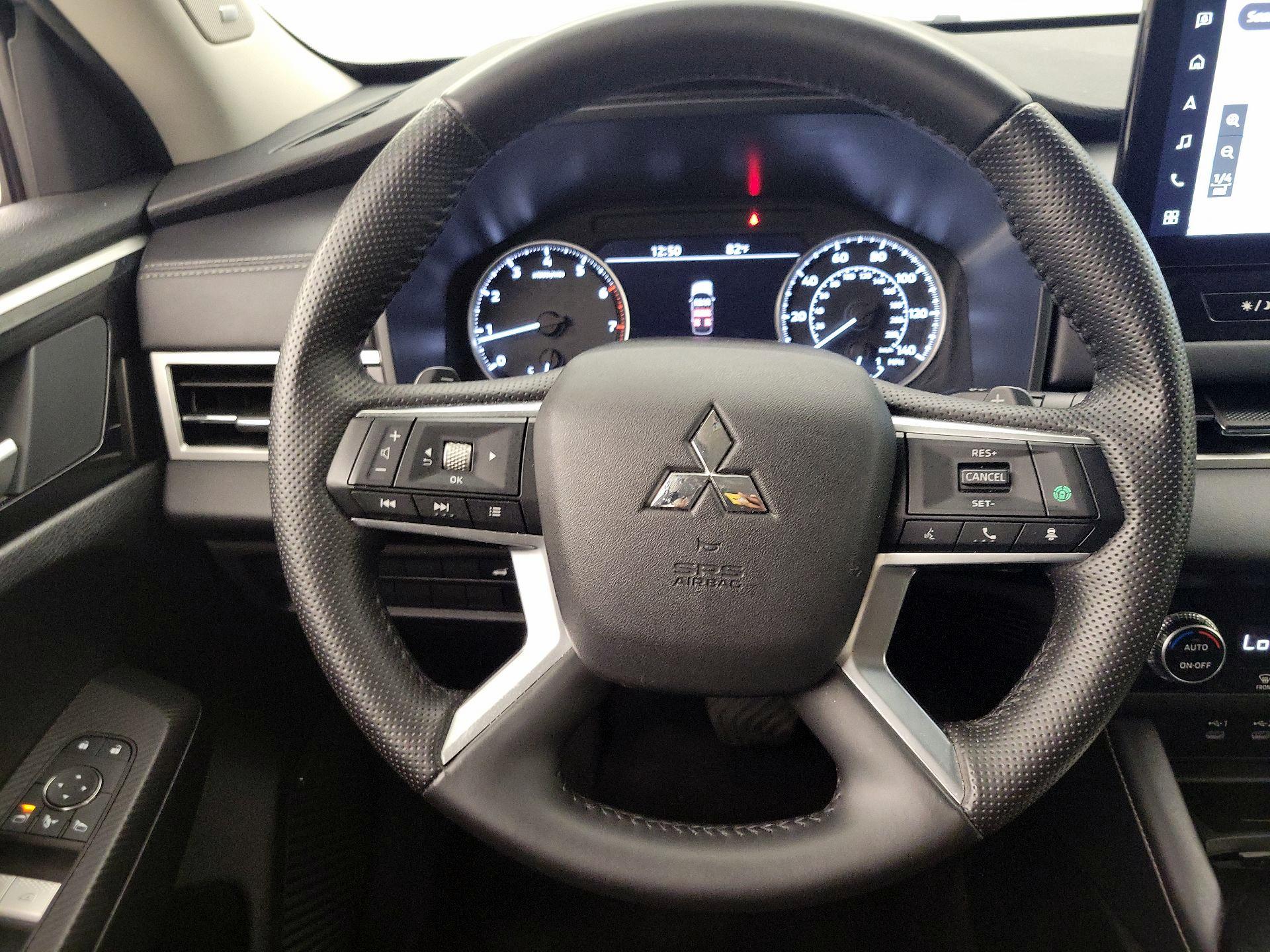 Thumbnail: 2025 Mitsubishi Outlander - 10