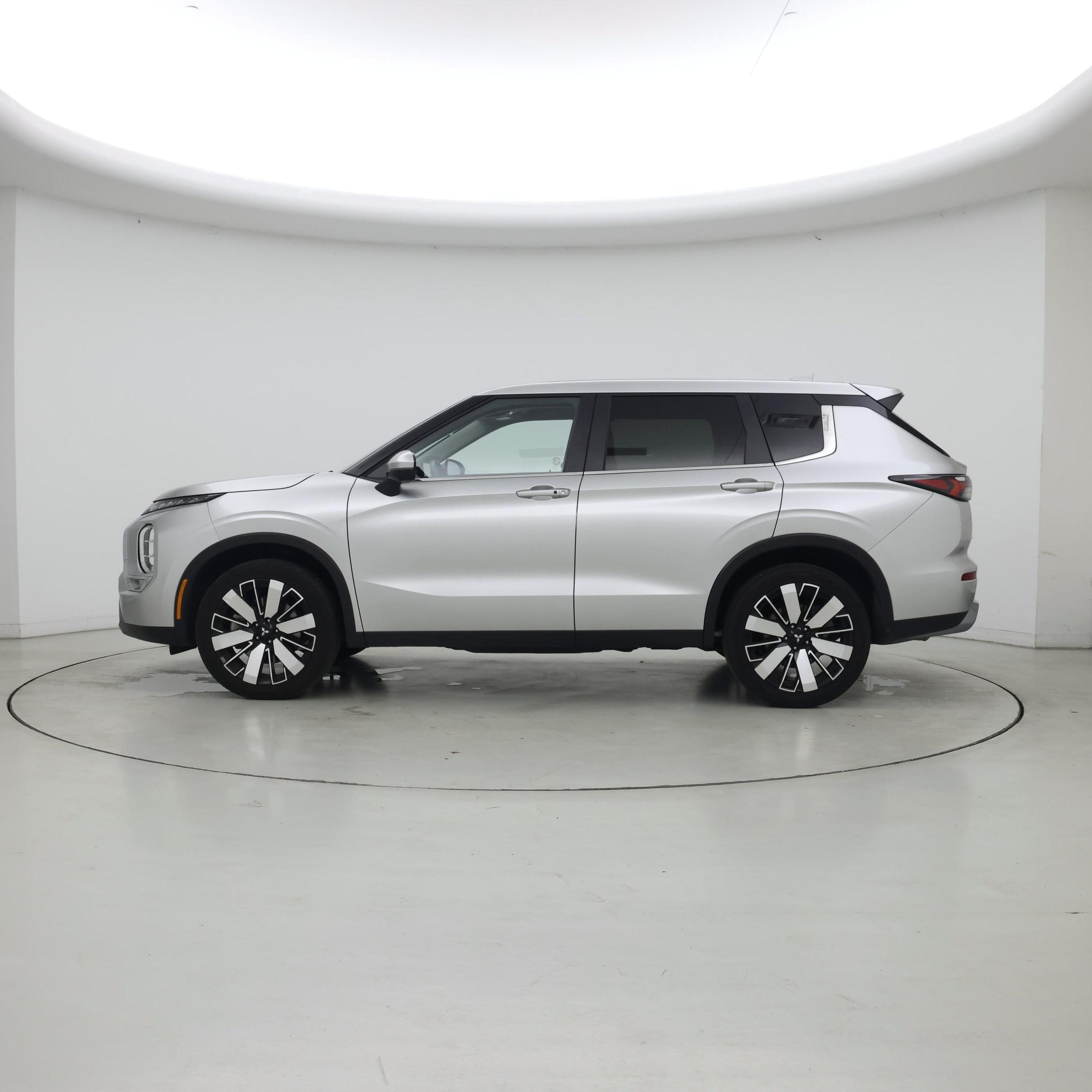 Thumbnail: 2025 Mitsubishi Outlander - 3
