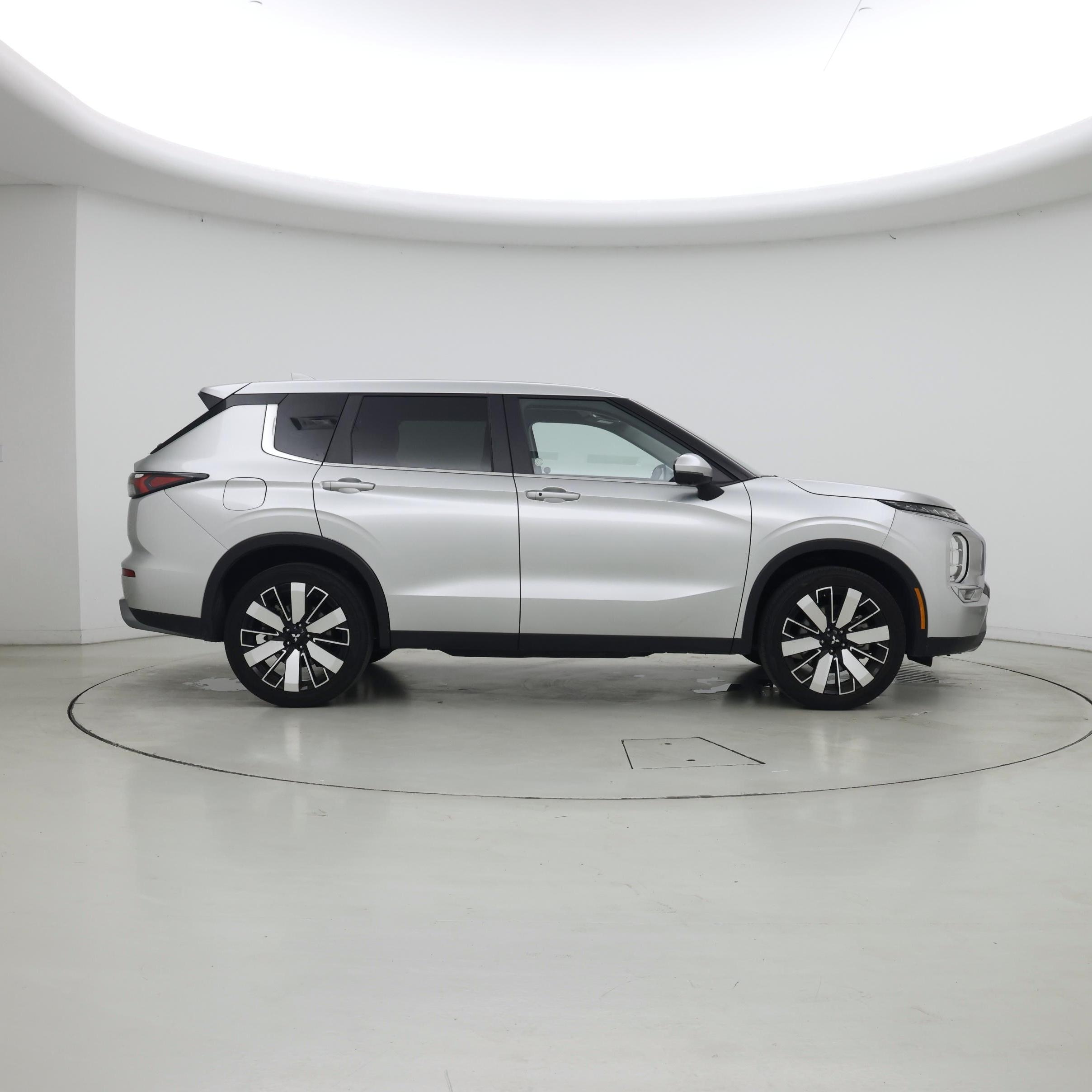 Thumbnail: 2025 Mitsubishi Outlander - 7