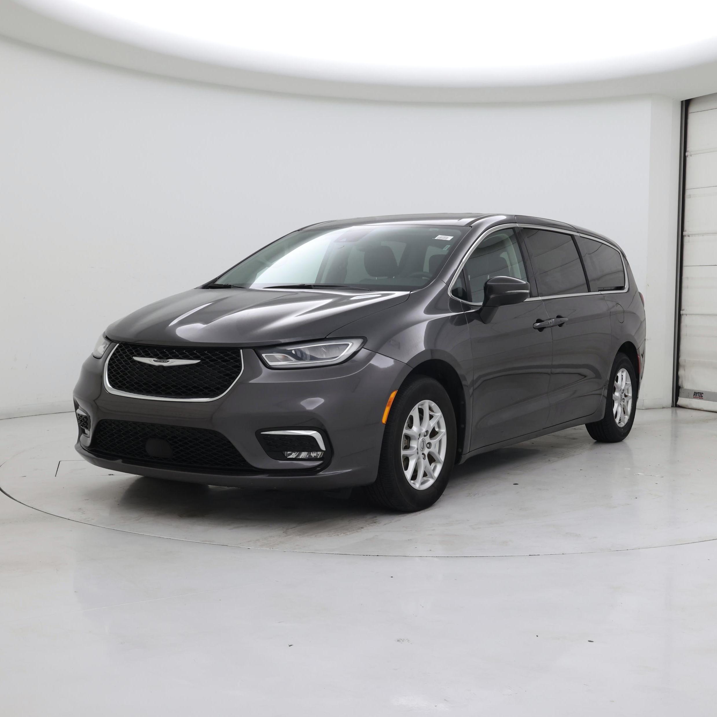 Thumbnail: 2023 Chrysler Pacifica - 4