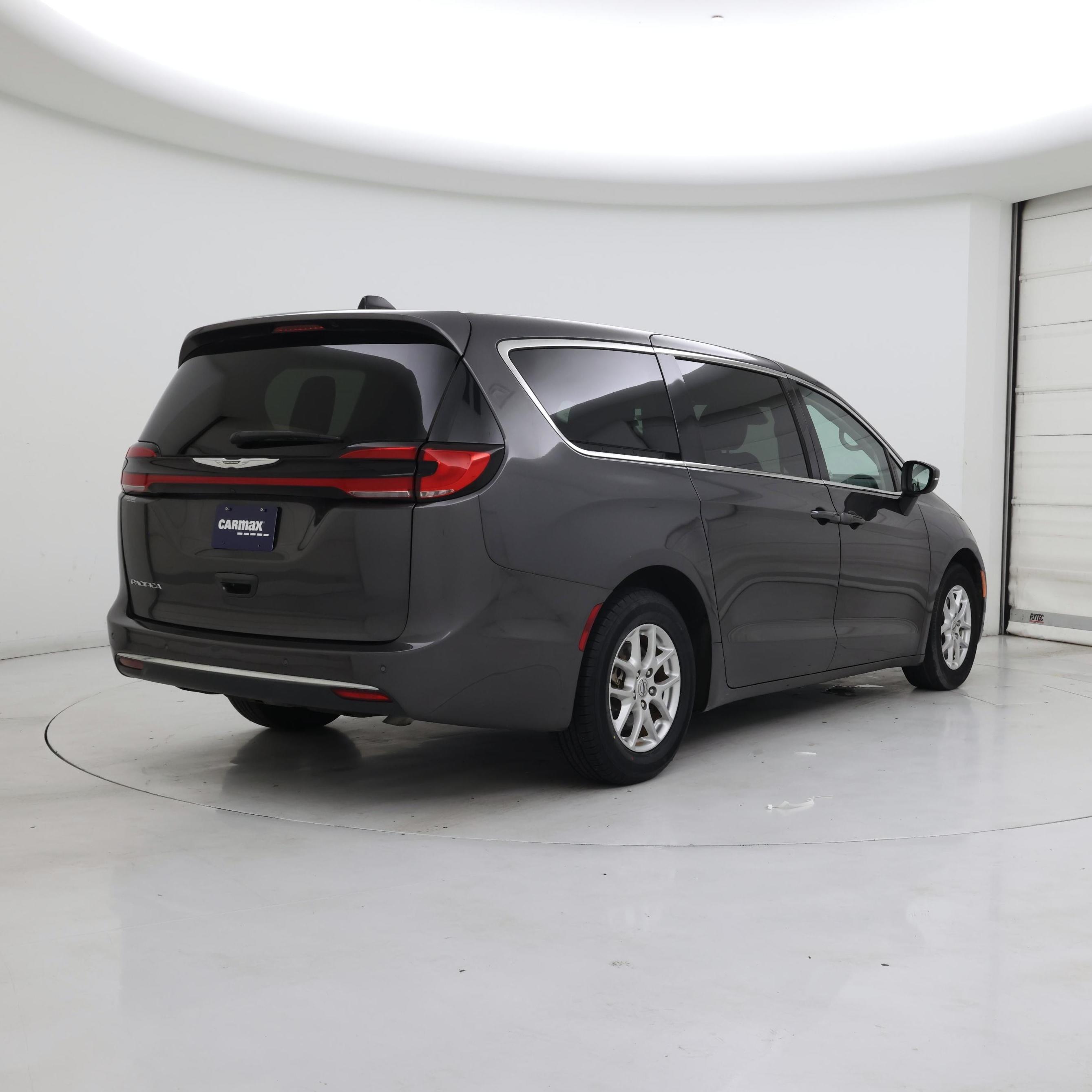 Thumbnail: 2023 Chrysler Pacifica - 8