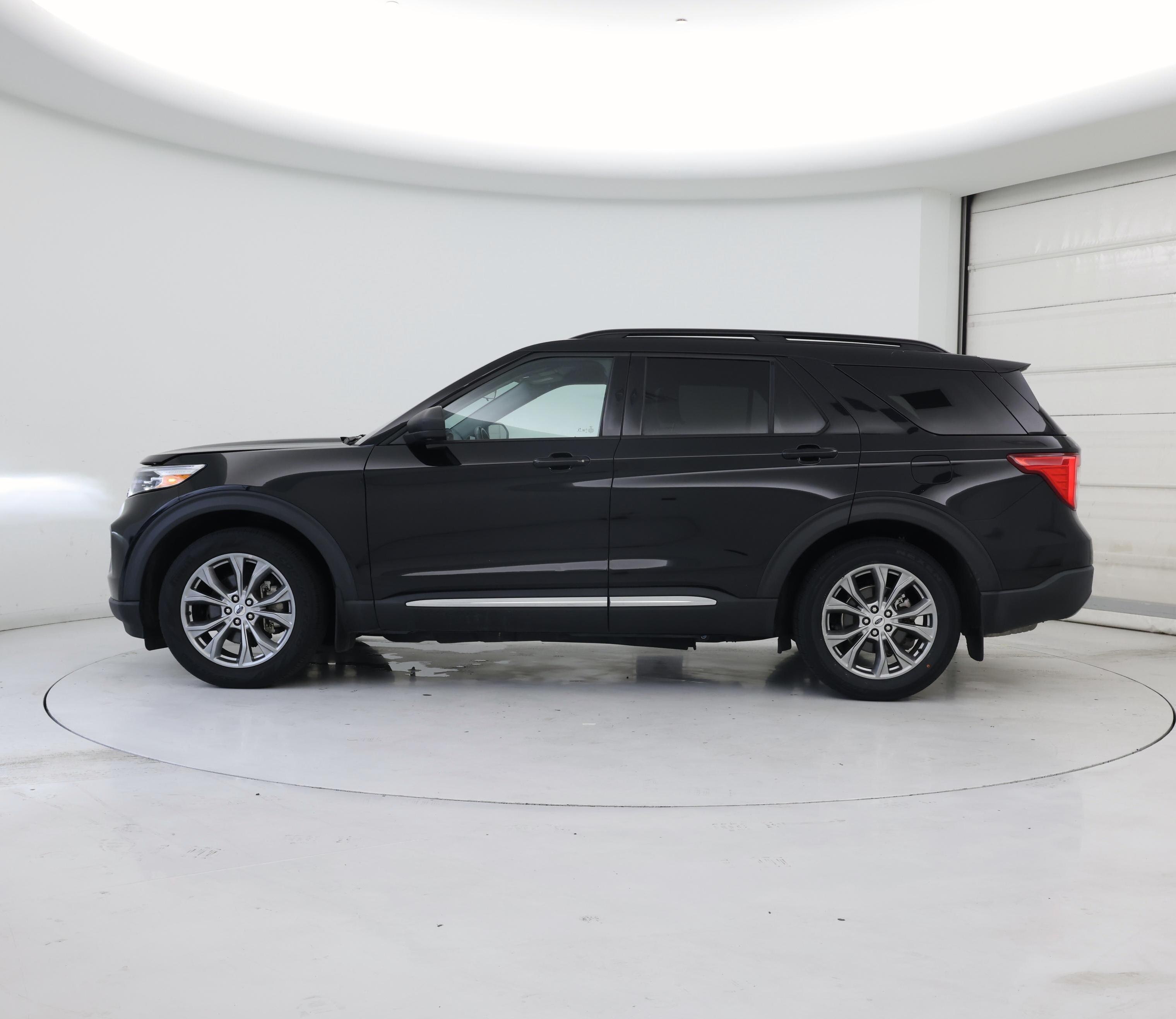 Thumbnail: 2022 Ford Explorer - 3