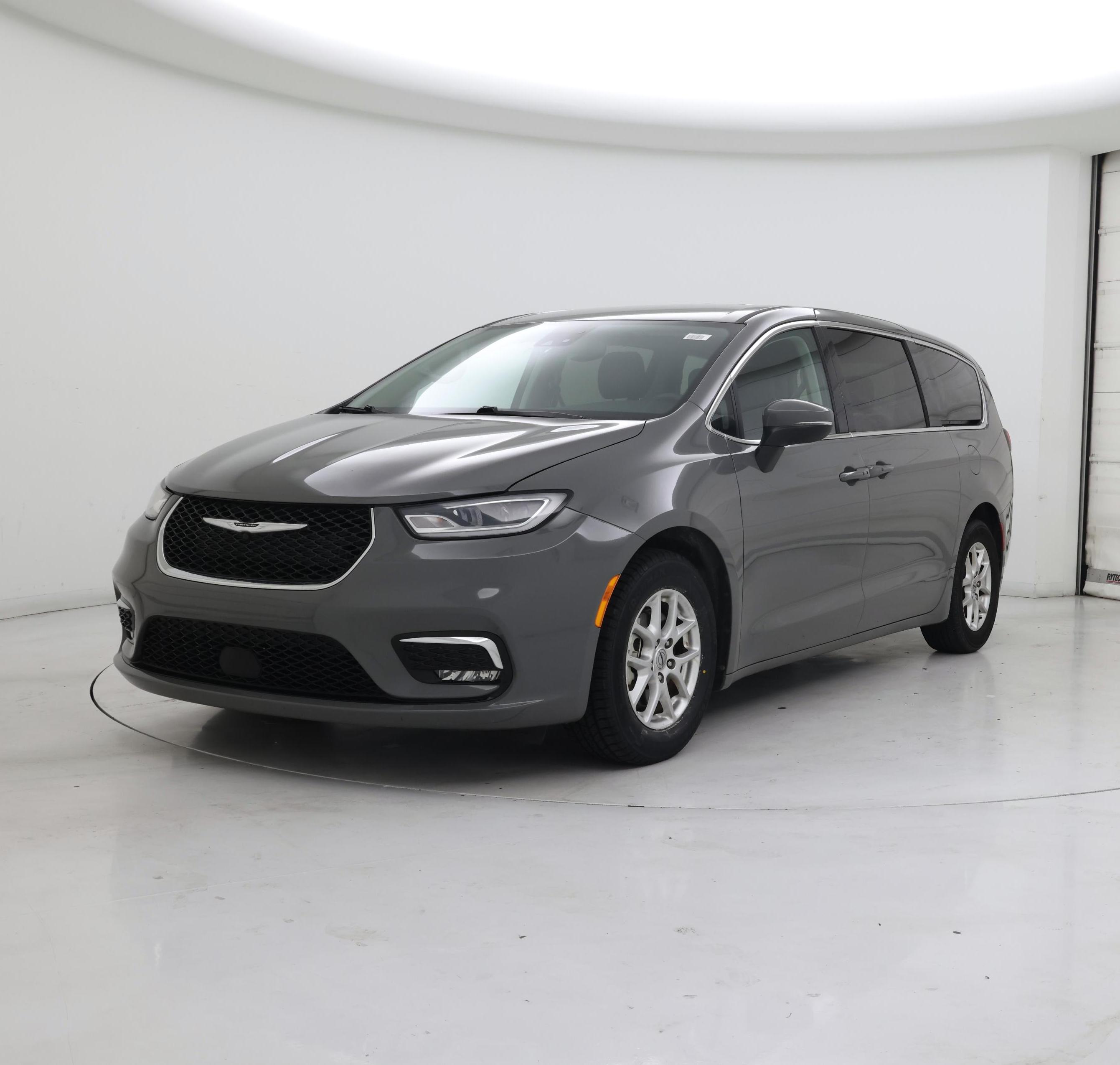 Thumbnail: 2023 Chrysler Pacifica - 4