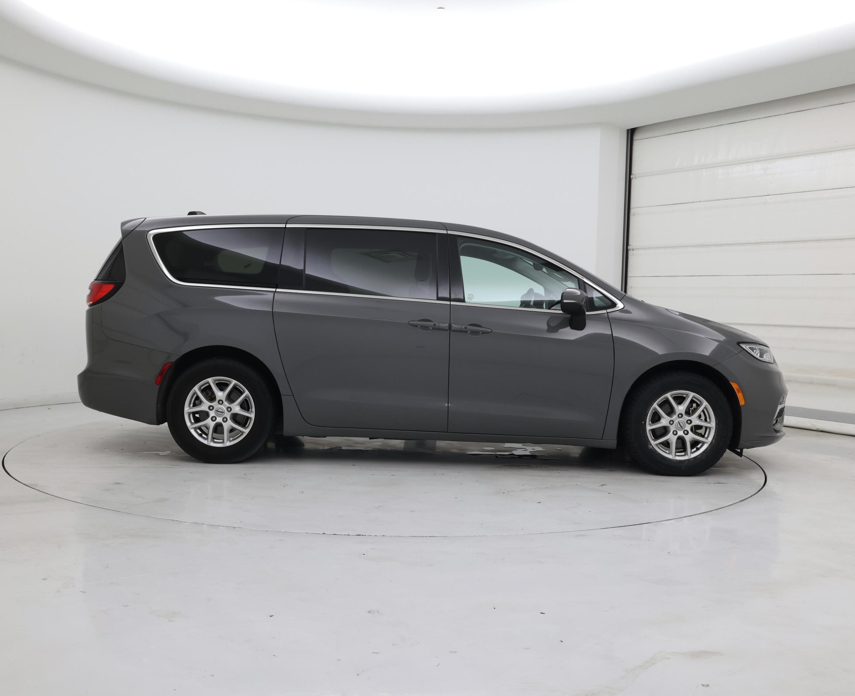 Thumbnail: 2023 Chrysler Pacifica - 7