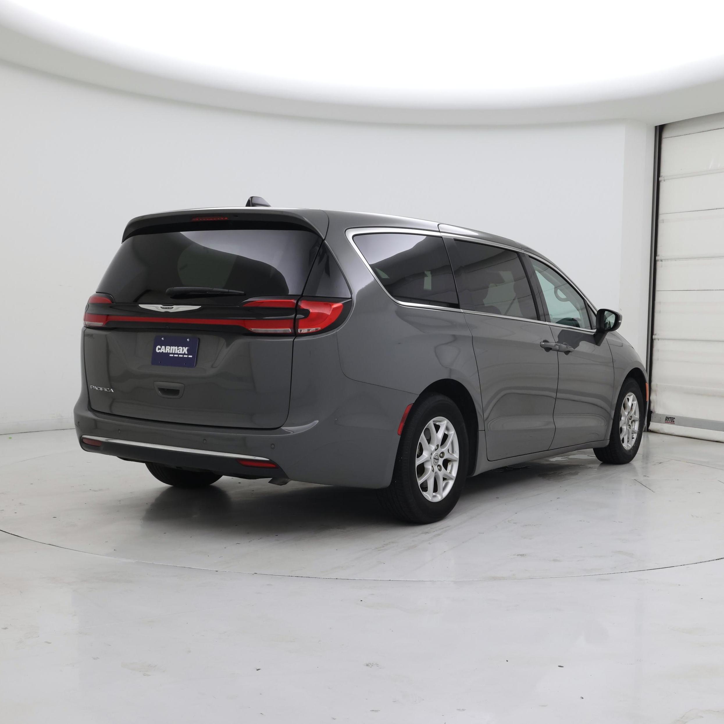 Thumbnail: 2023 Chrysler Pacifica - 8