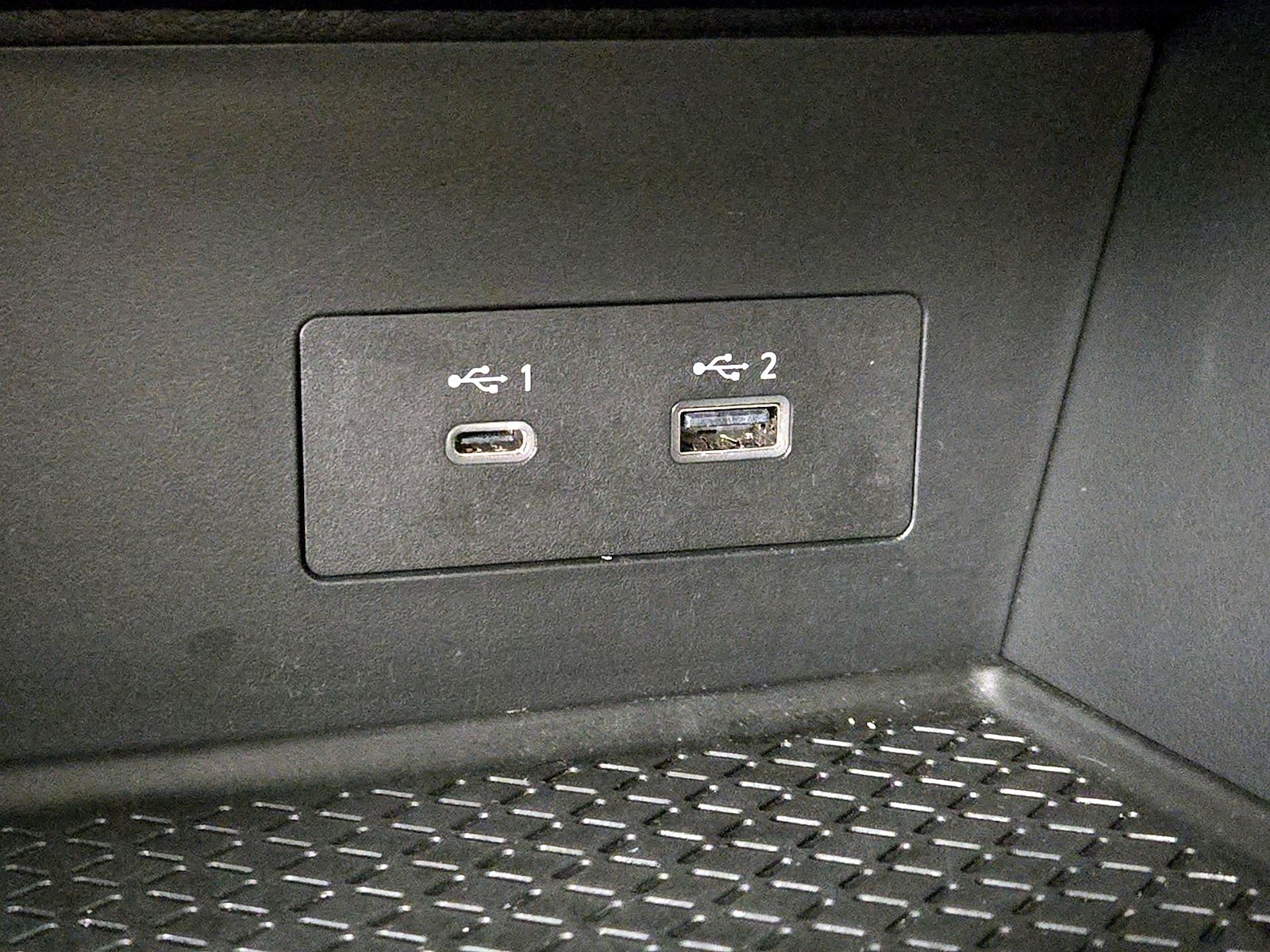 2025 Nissan Pathfinder SV - Photo 19