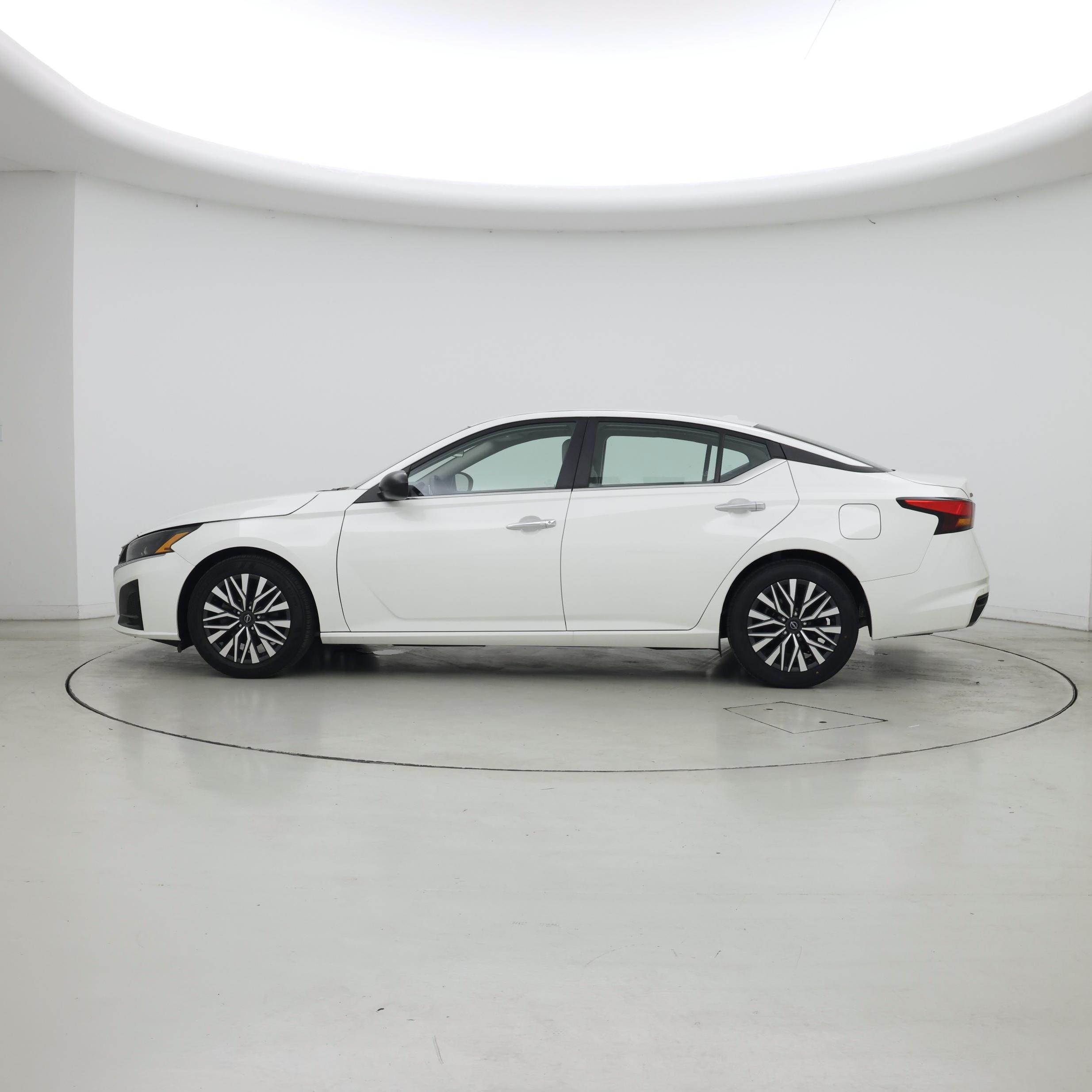 Thumbnail: 2025 Nissan Altima - 3