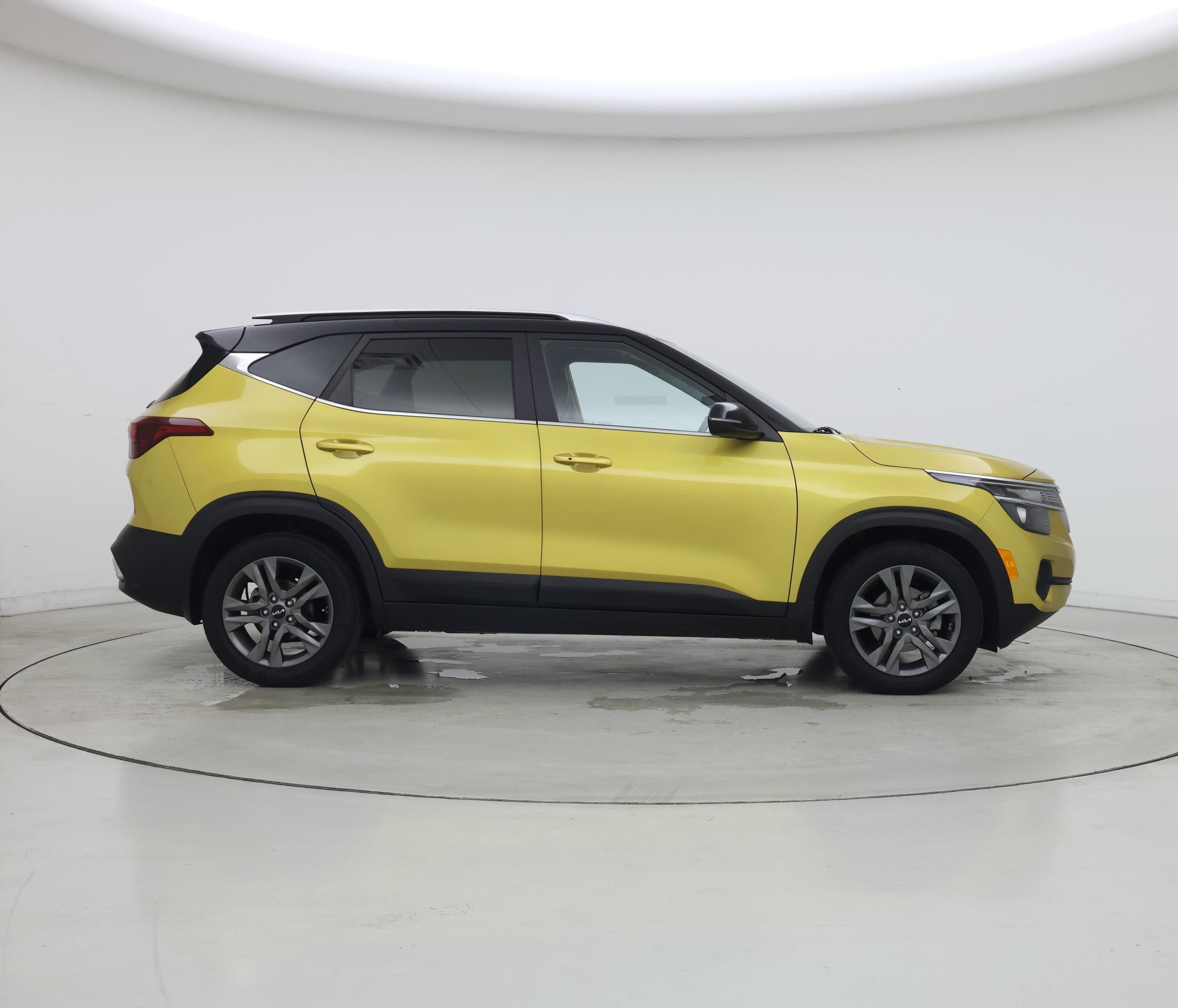 Thumbnail: 2023 Kia Seltos - 7