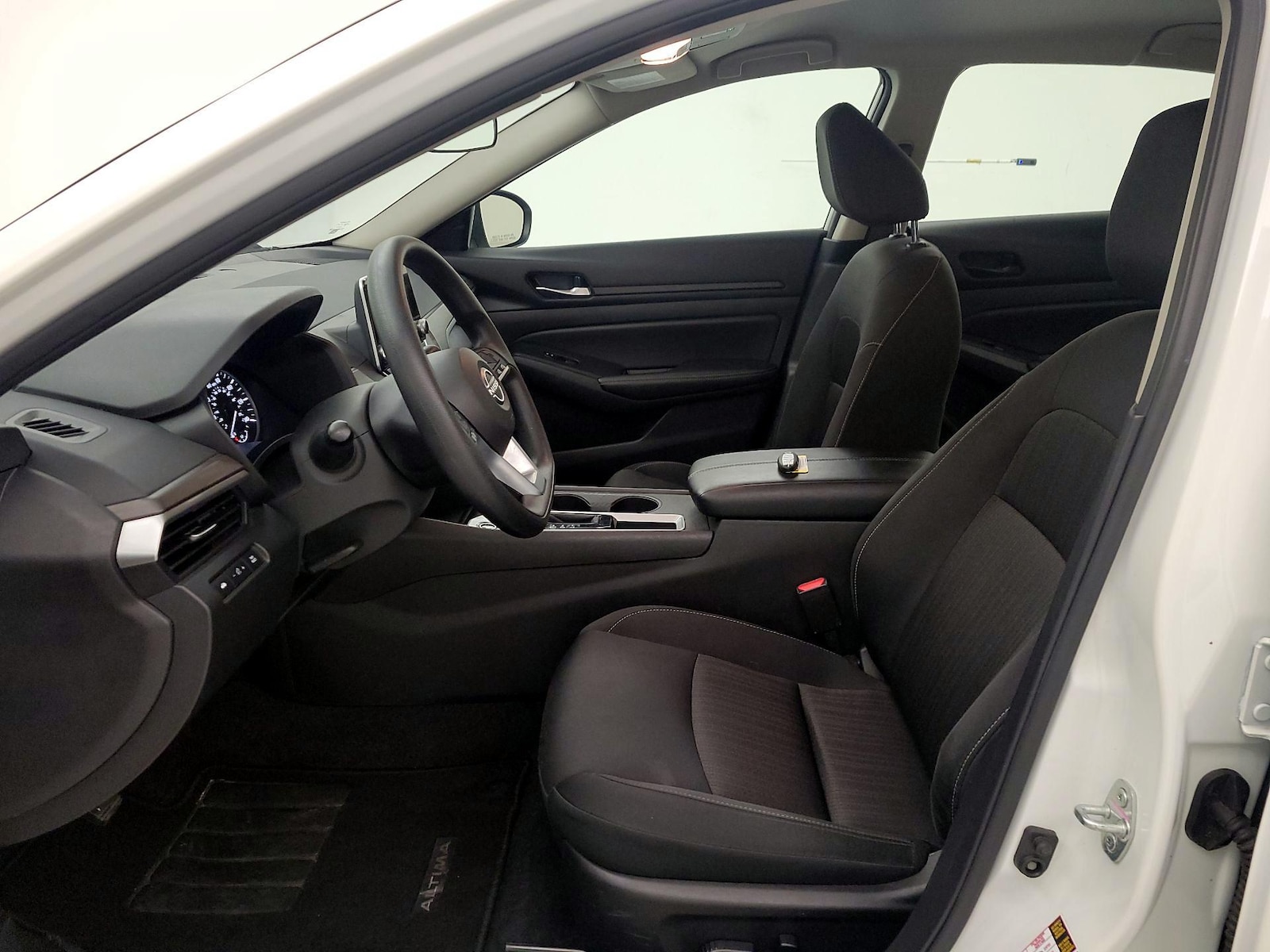 2025 Nissan Altima SV - Photo 12