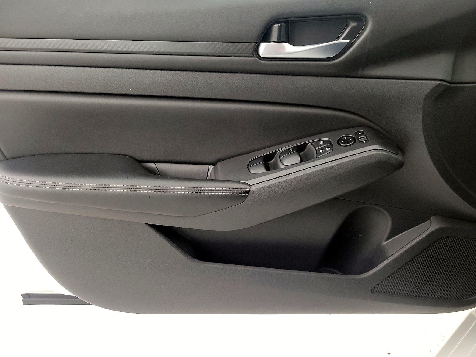 2025 Nissan Altima SV - Photo 13