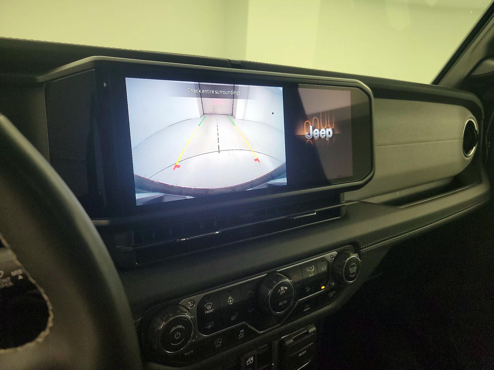 2025 Jeep Wrangler 4-Door Sahara - Photo 15