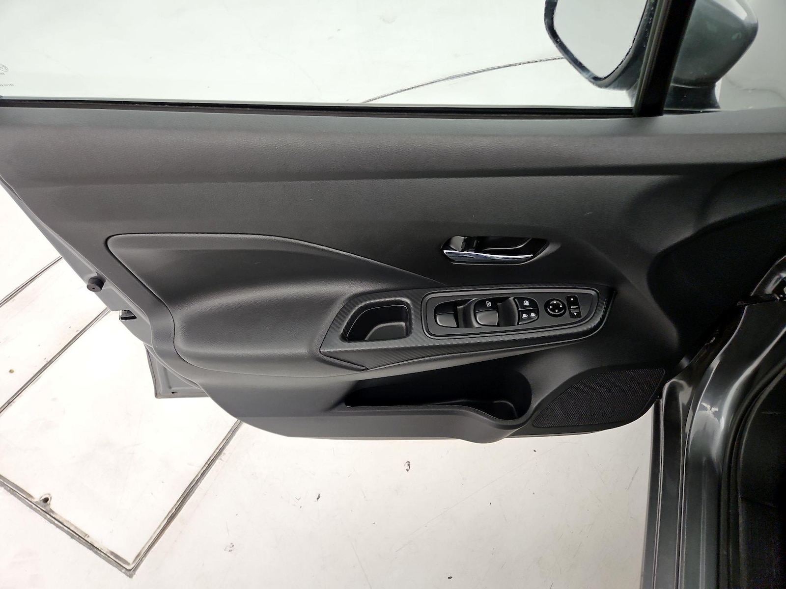 2025 Nissan Versa Sedan SV - Photo 13