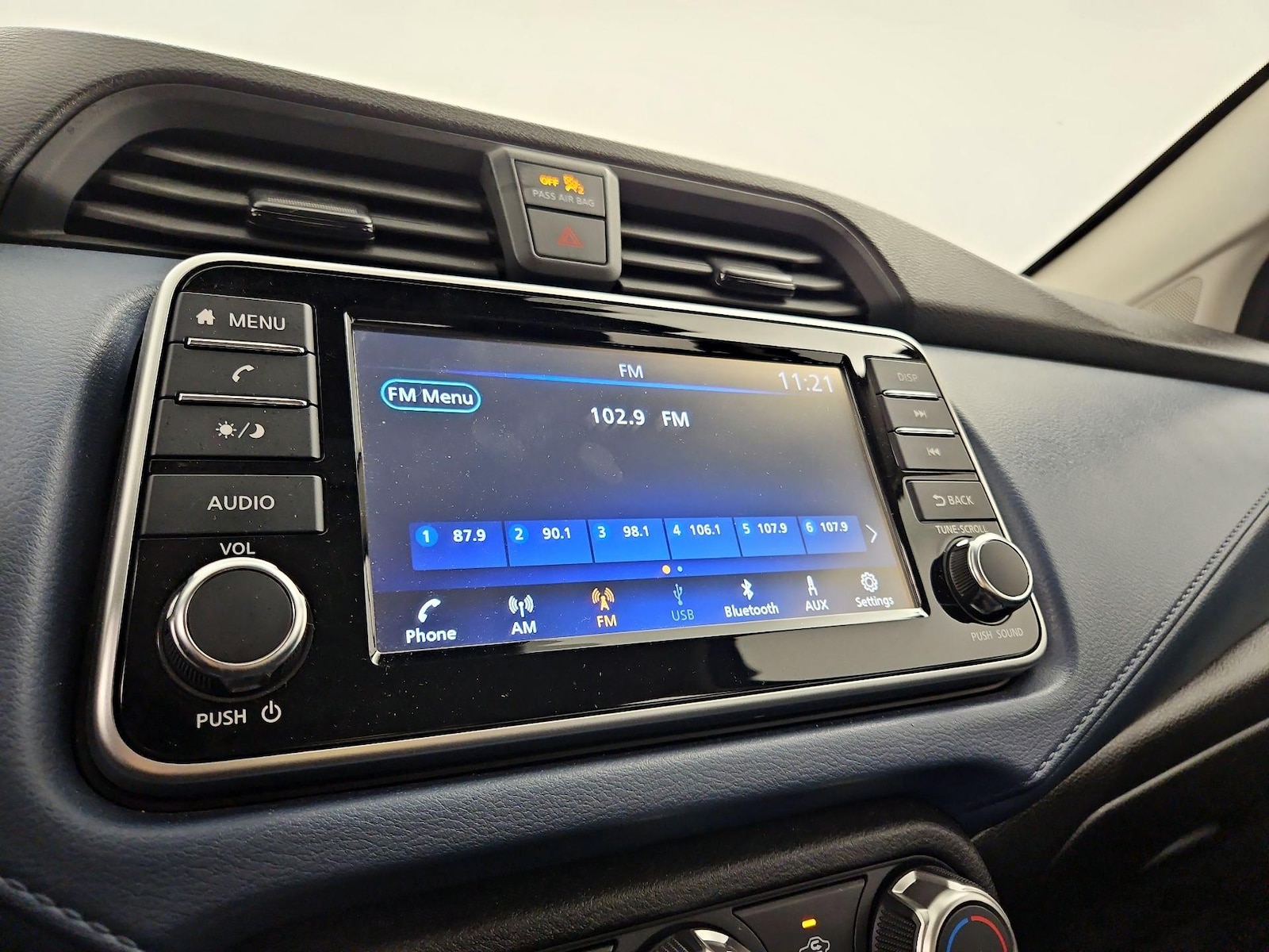 2025 Nissan Versa Sedan SV - Photo 16