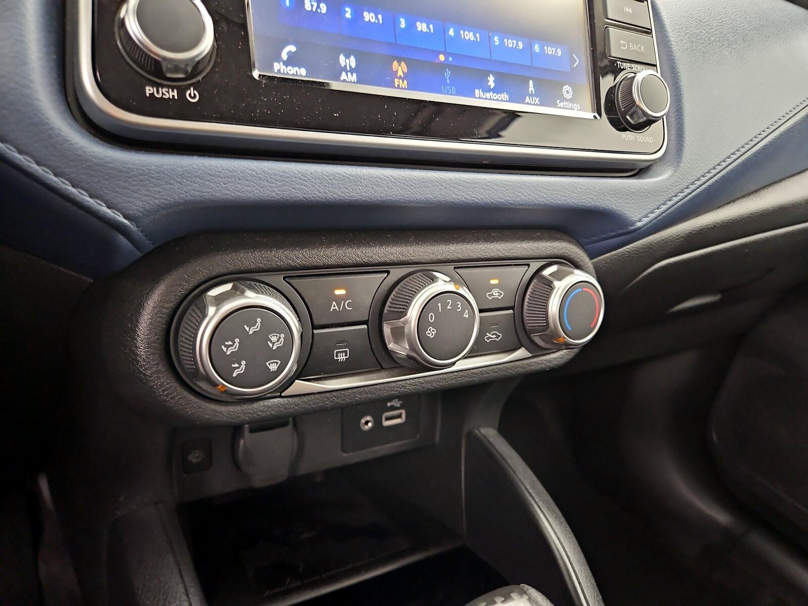 2025 Nissan Versa Sedan SV - Photo 17