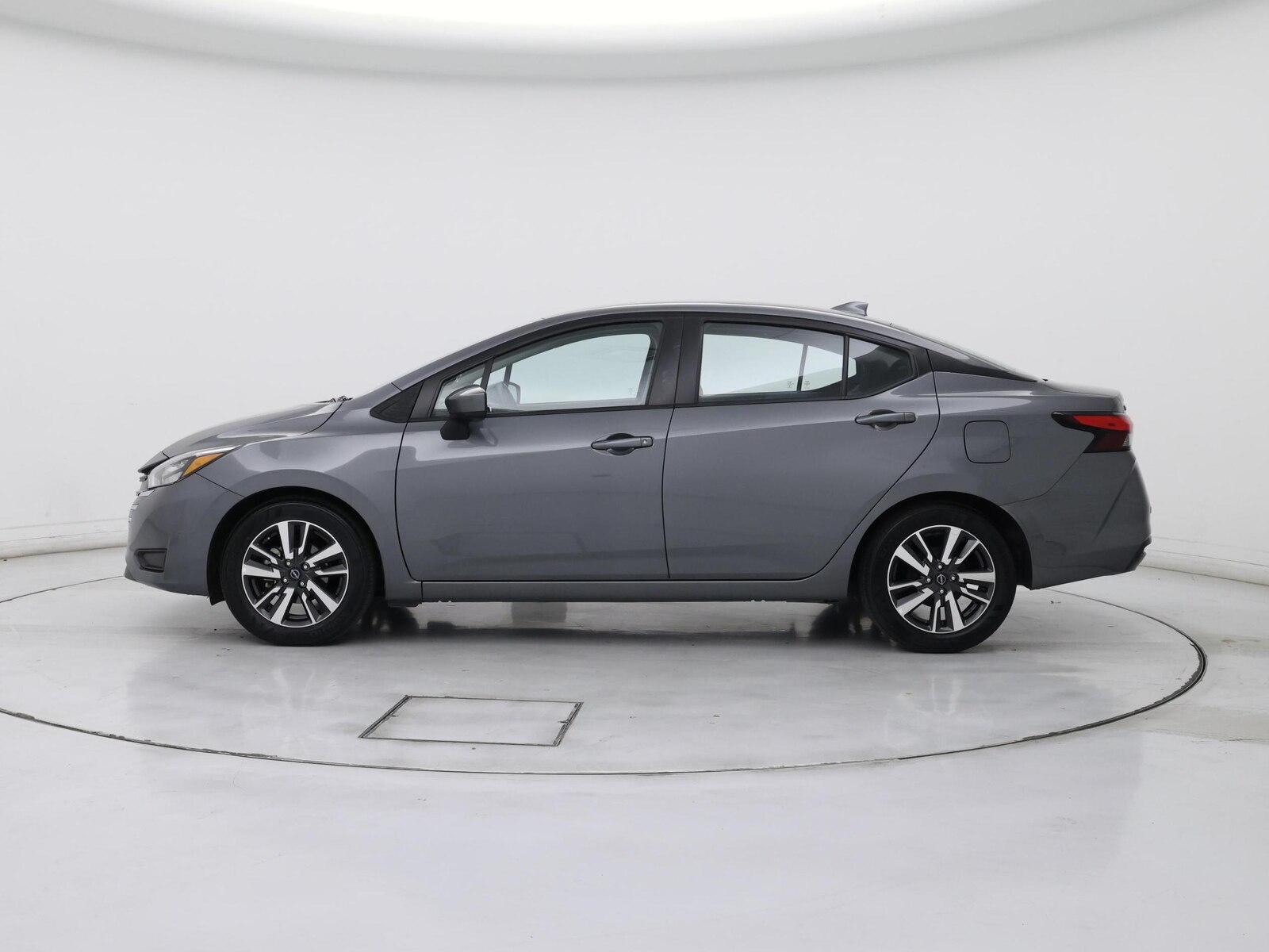 2025 Nissan Versa Sedan SV - Photo 4