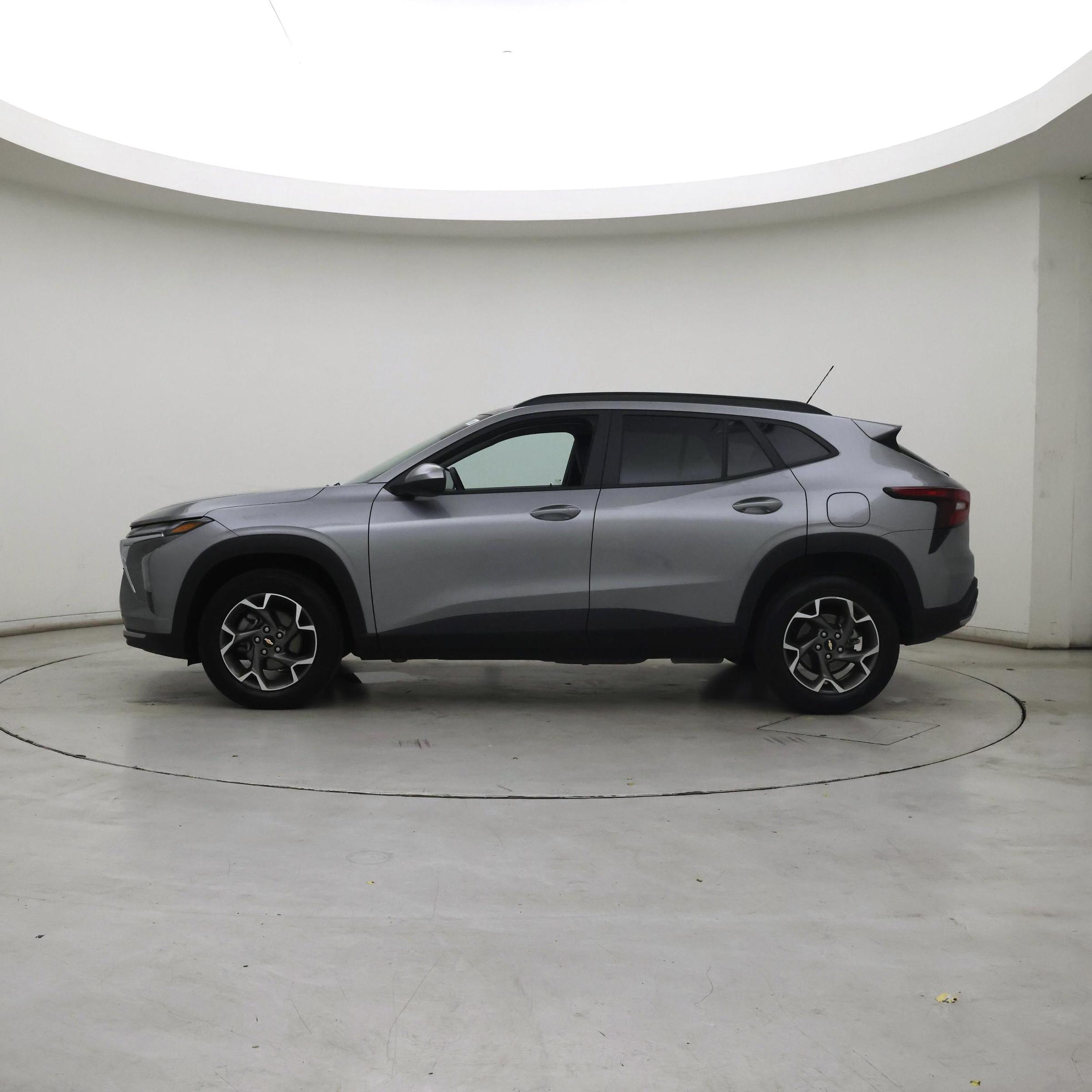 Thumbnail: 2025 Chevrolet Trax - 3
