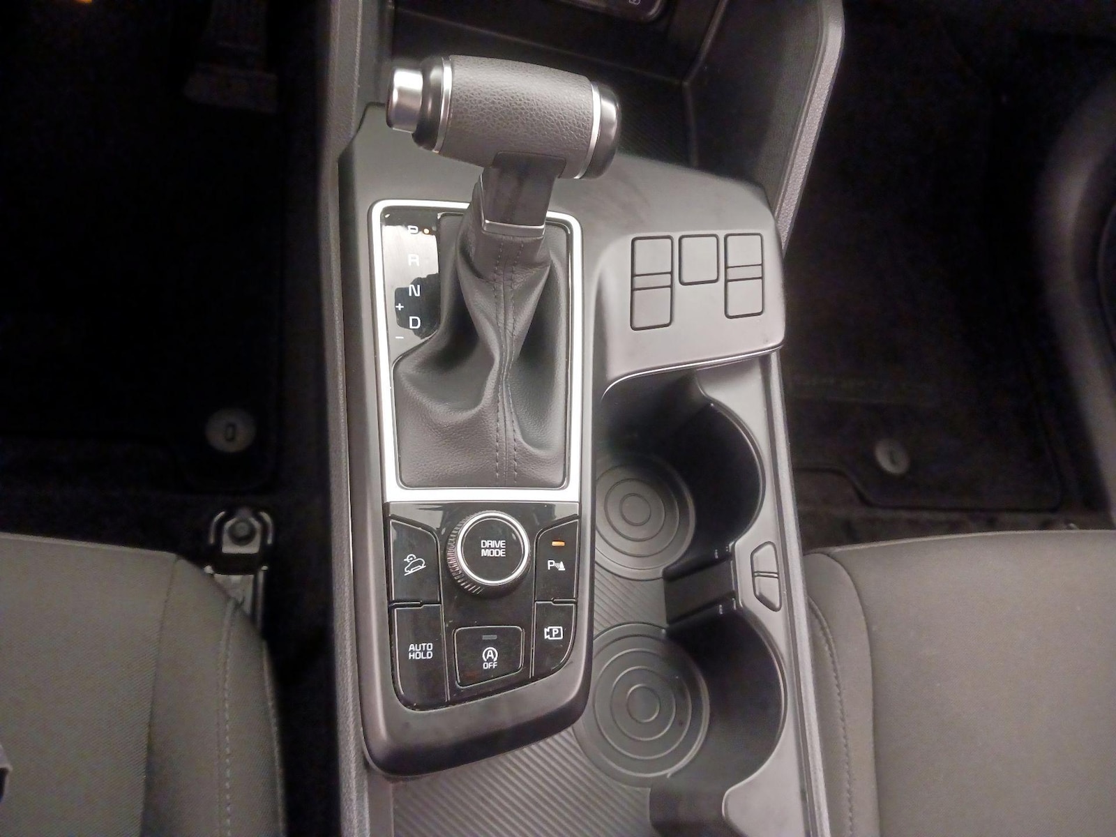 2025 Kia Sportage LX - Photo 18
