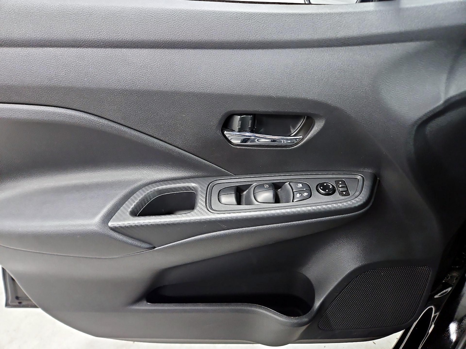 2025 Nissan Versa Sedan SV - Photo 13