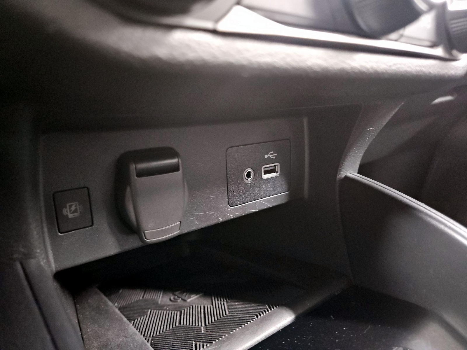 2025 Nissan Versa Sedan SV - Photo 19