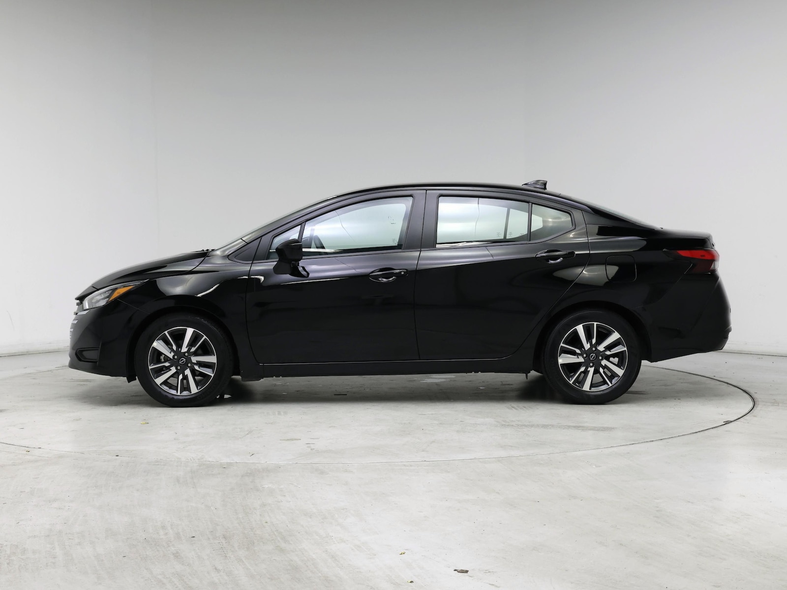2025 Nissan Versa Sedan SV - Photo 4