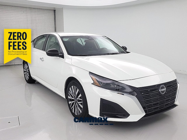 White 2025 Nissan Altima 2.5 SV FWD Sedan Front-Wheel Drive Automatic