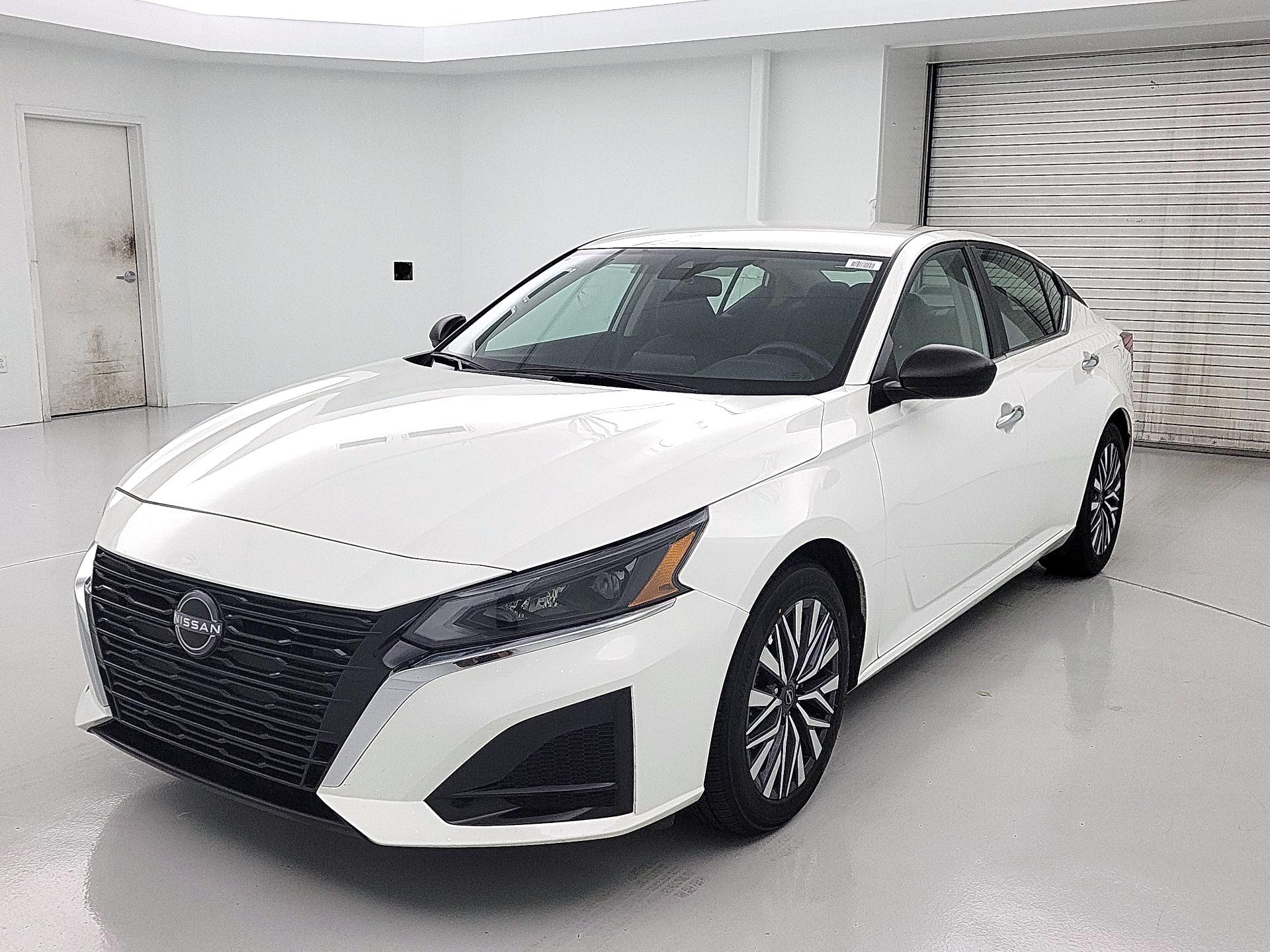 Thumbnail: 2025 Nissan Altima - 3
