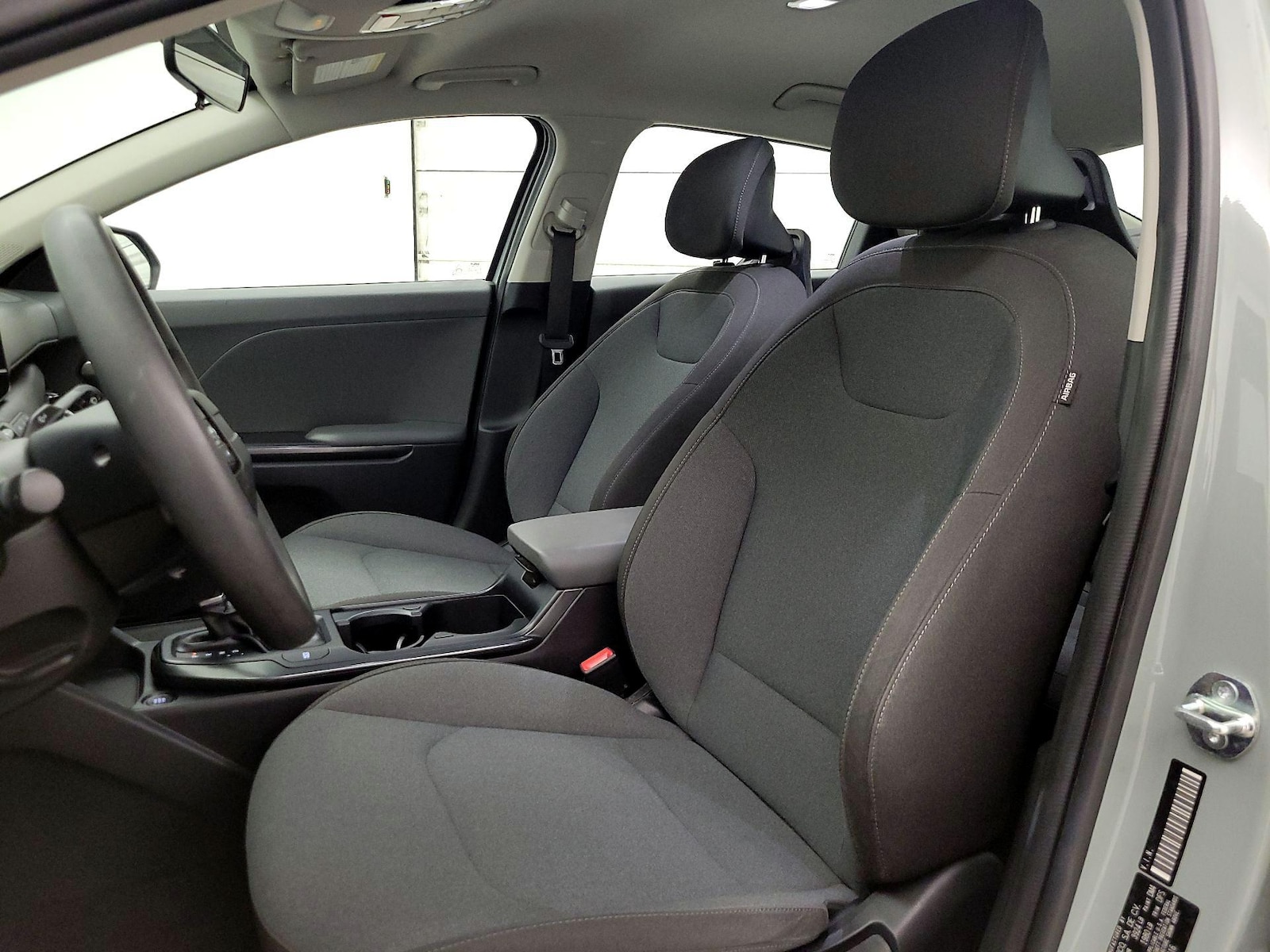 2025 Kia K4 LXS - Photo 12