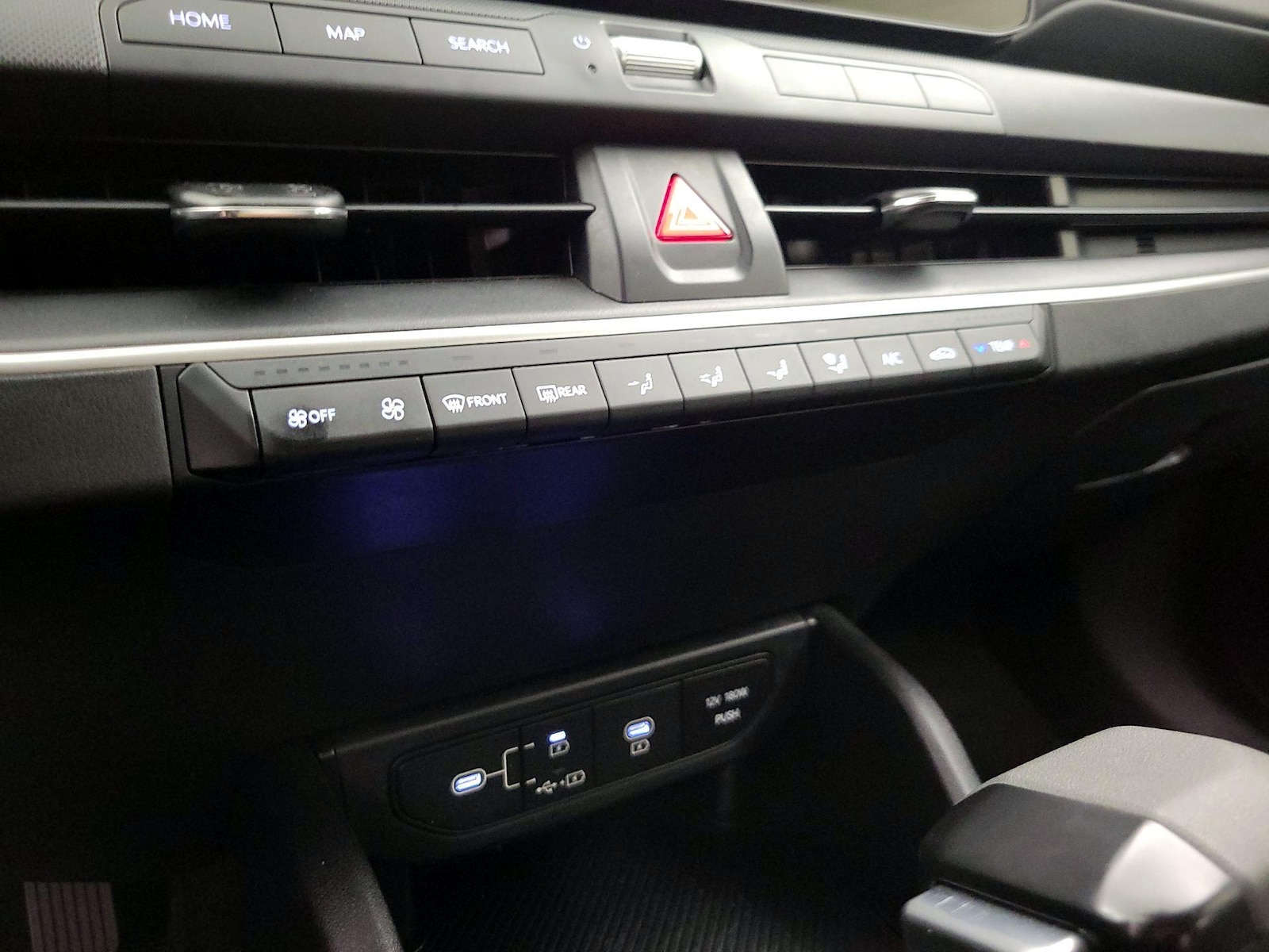 2025 Kia K4 LXS - Photo 17