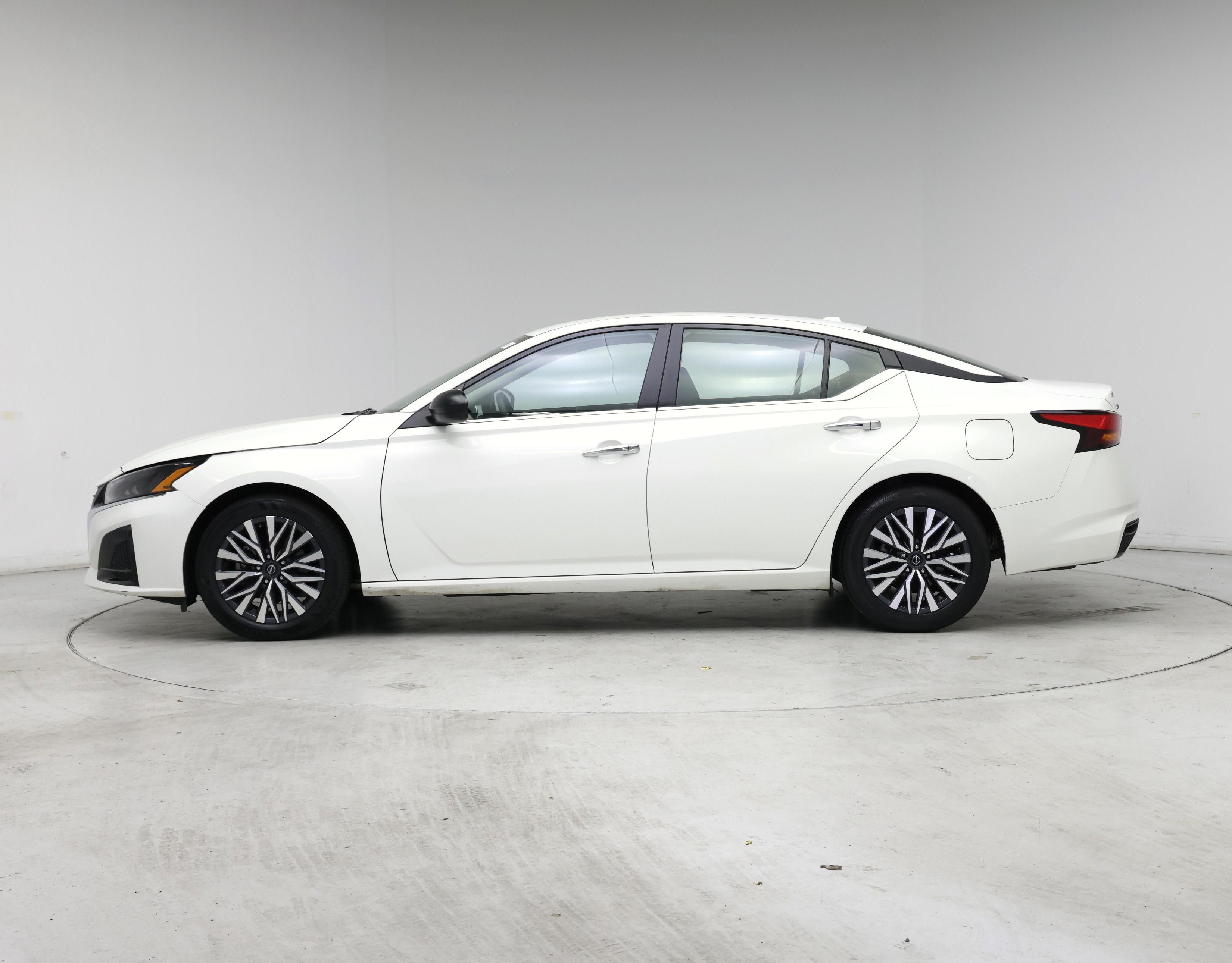 Thumbnail: 2025 Nissan Altima - 3