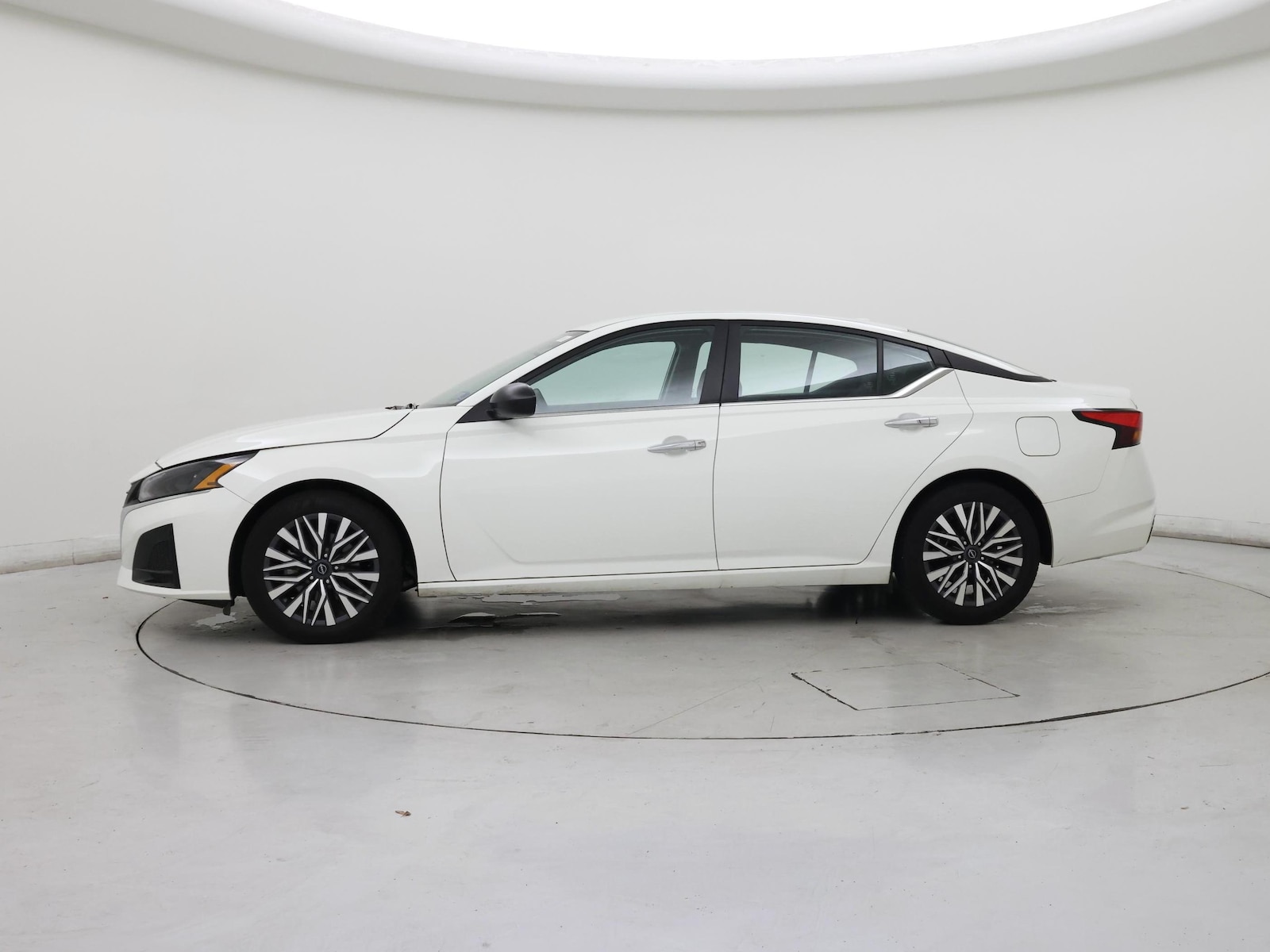 2025 Nissan Altima SV - Photo 4