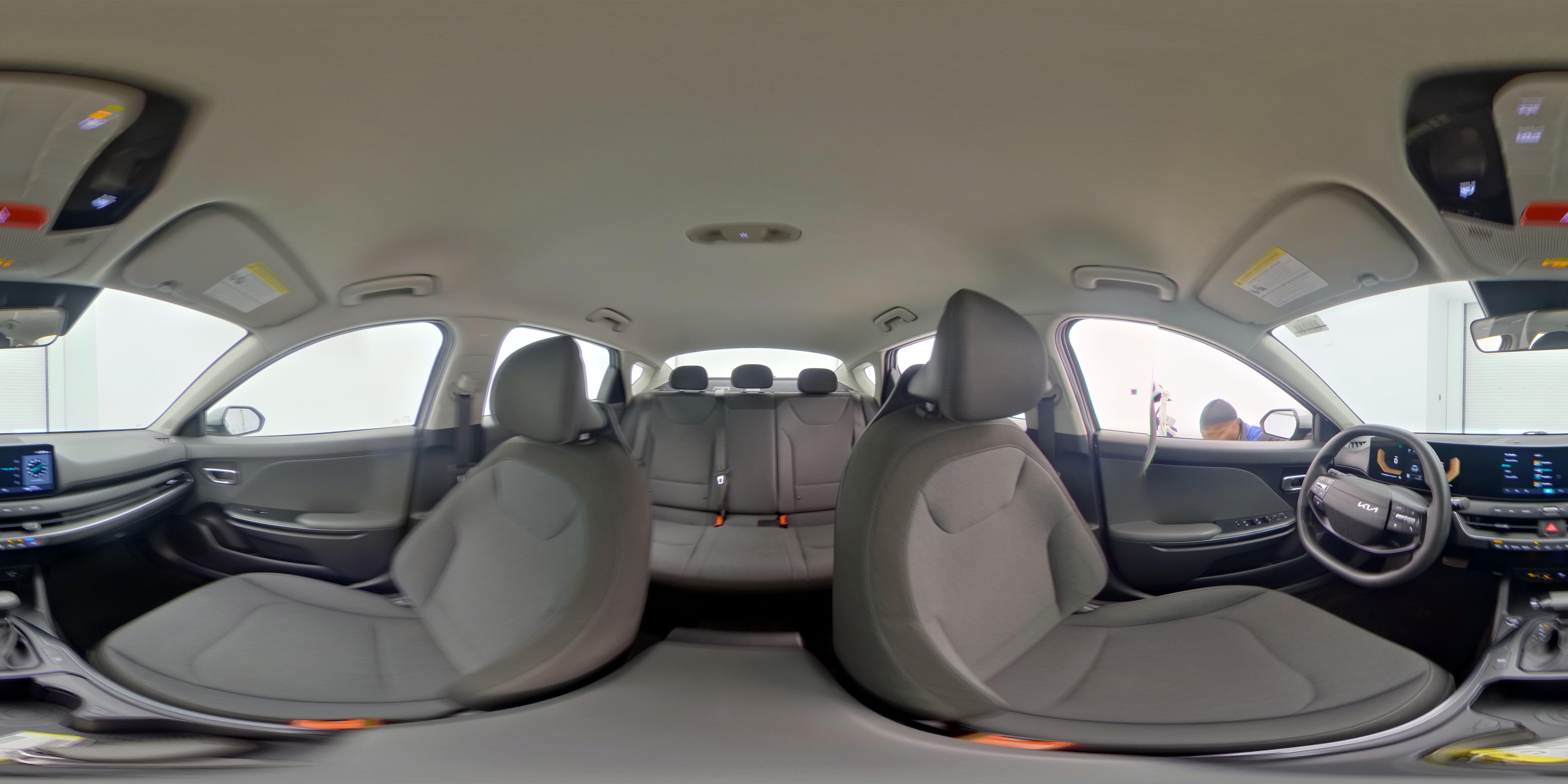 2025 Kia K4 LXS - Photo 24