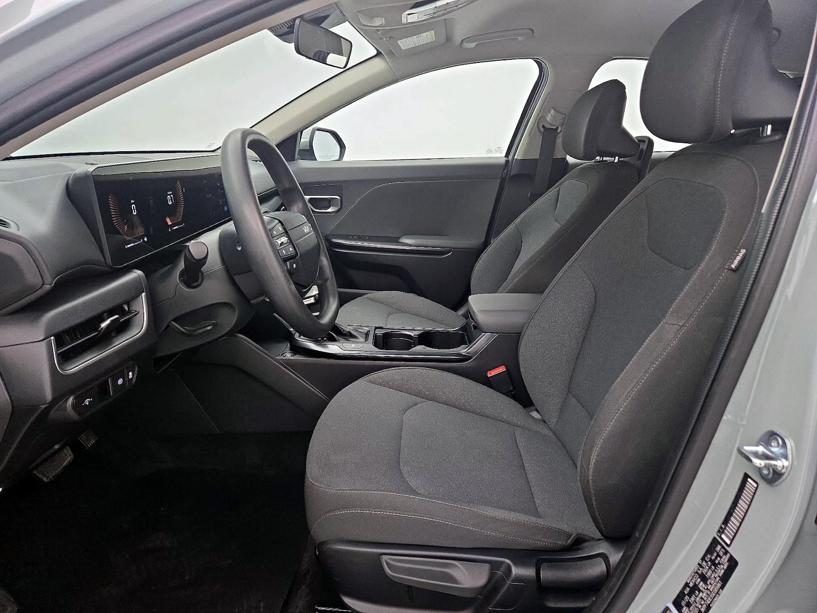 2025 Kia K4 LXS - Photo 12
