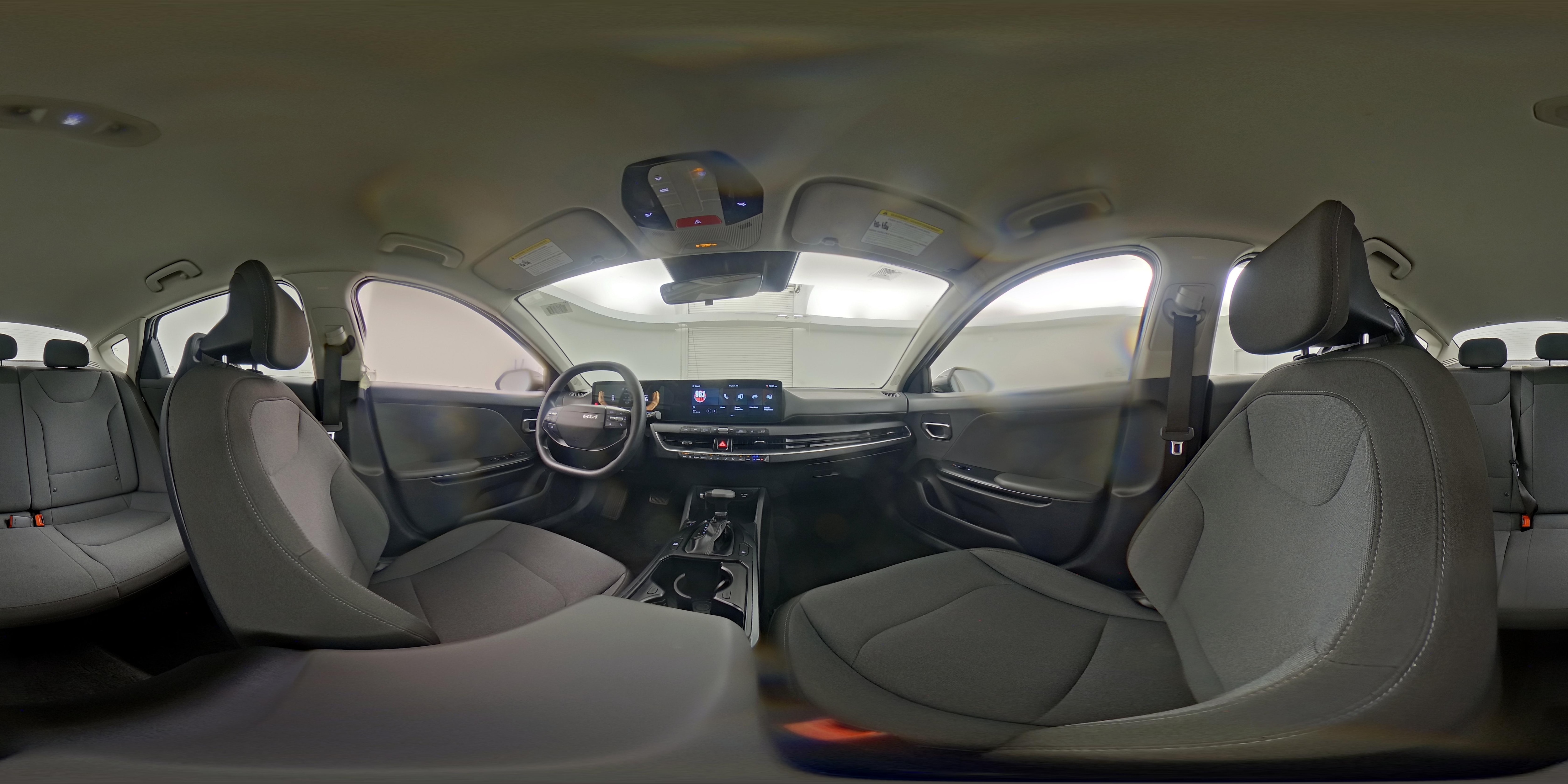 2025 Kia K4 LXS - Photo 24