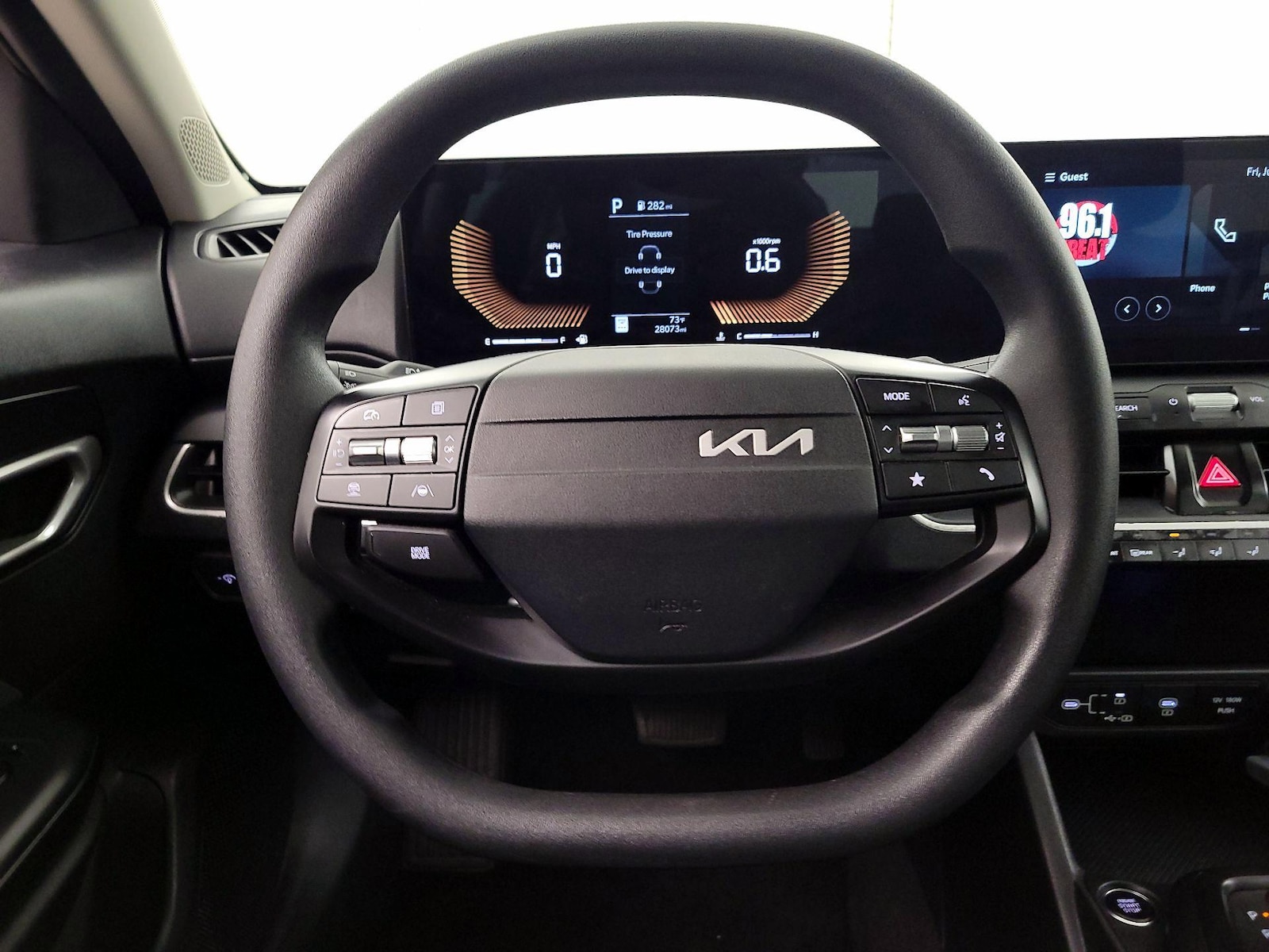 2025 Kia K4 LXS - Photo 11