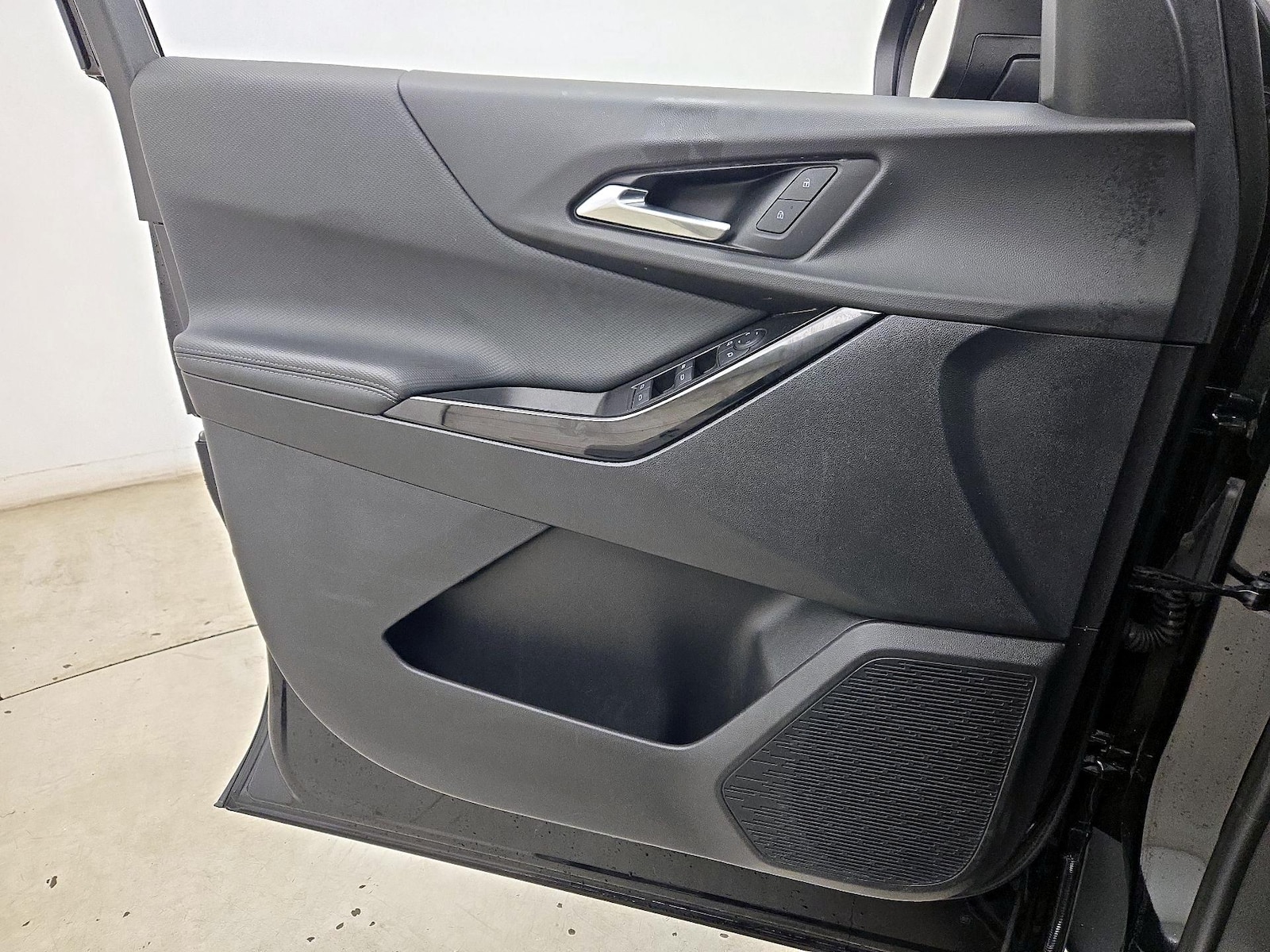 2025 Chevrolet Equinox LT - Photo 13
