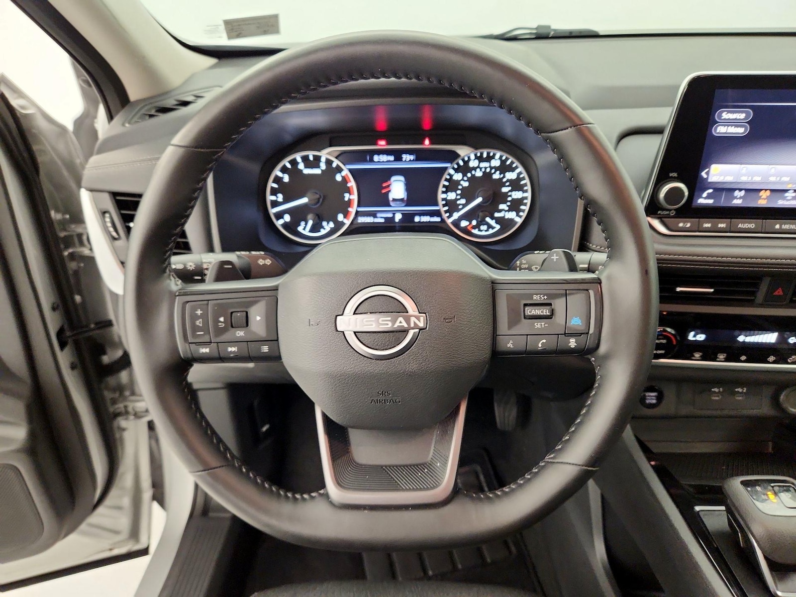 2025 Nissan Rogue SV - Photo 11