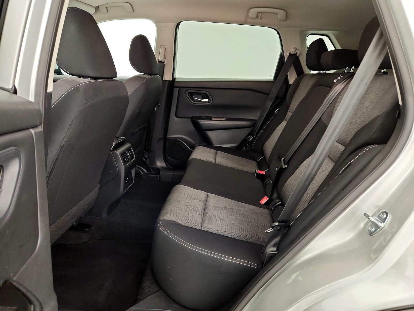 2025 Nissan Rogue SV - Photo 20