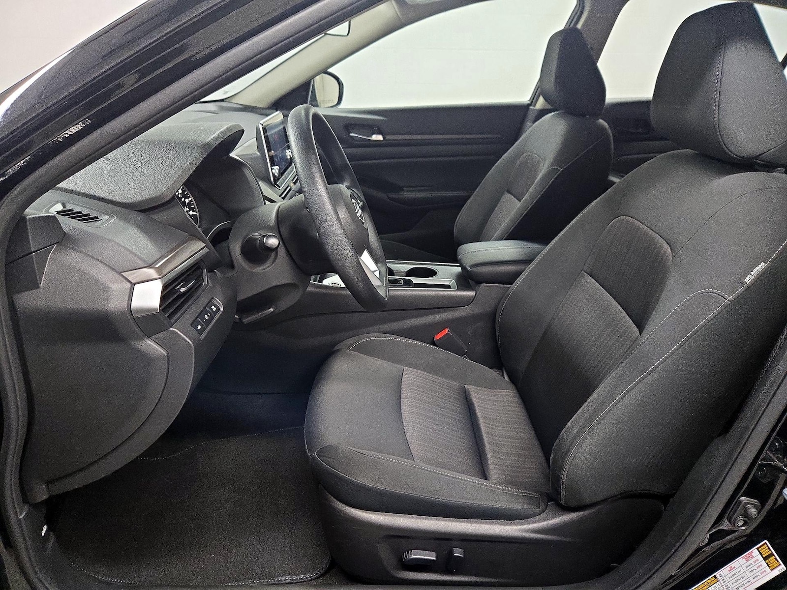 2025 Nissan Altima SV - Photo 12