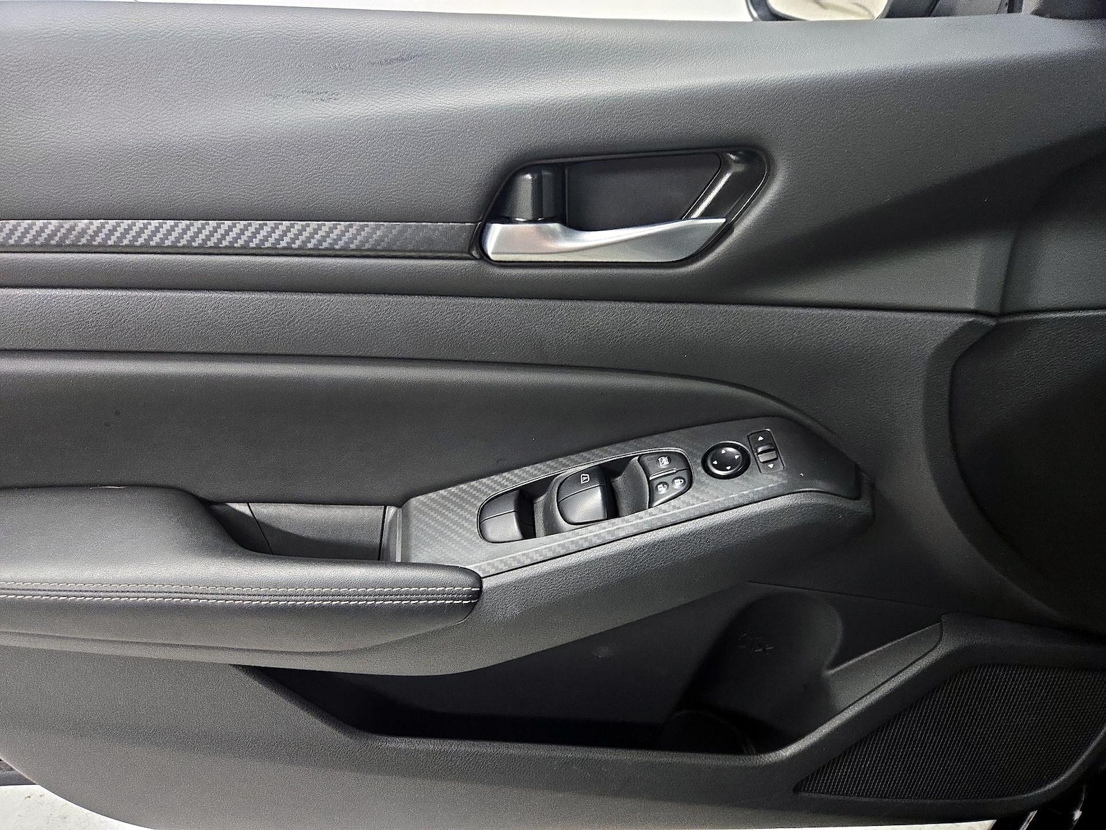 2025 Nissan Altima SV - Photo 13