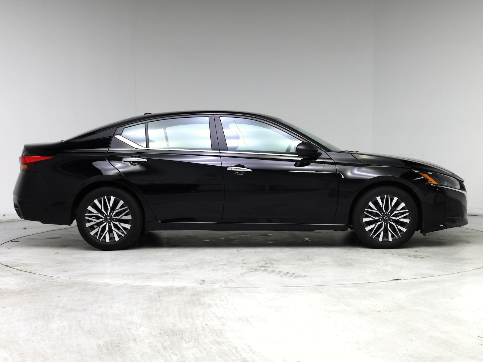 2025 Nissan Altima SV - Photo 8